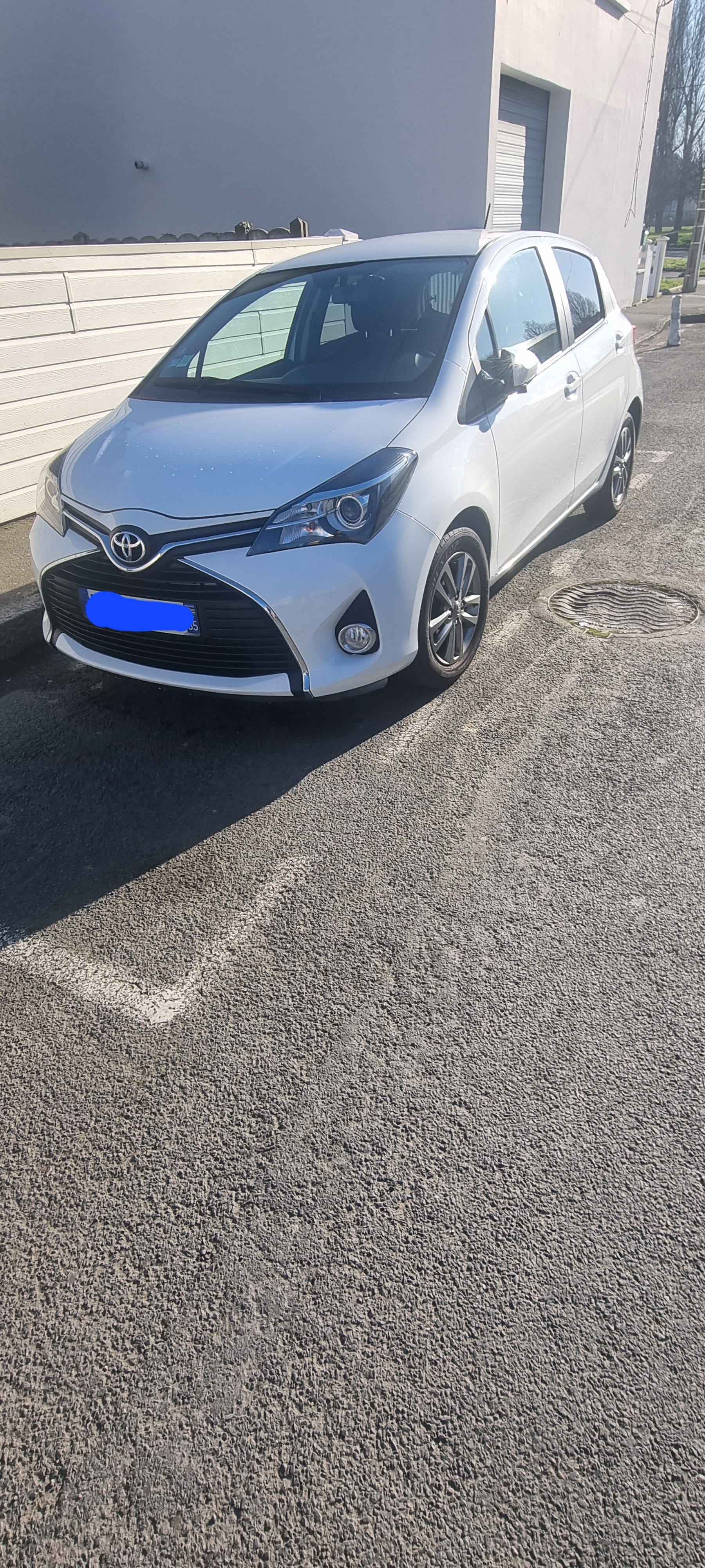 Toyota Yaris VVTI Dynamic, essence E95, caméra de recul, limitateur de vitesse, climatisation avec Siège bébé