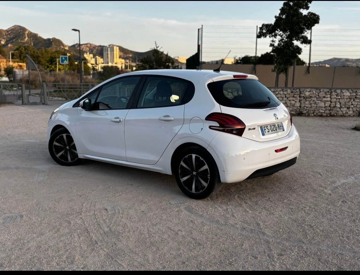 Peugeot 208 1.5HDI con Aire acondicionado