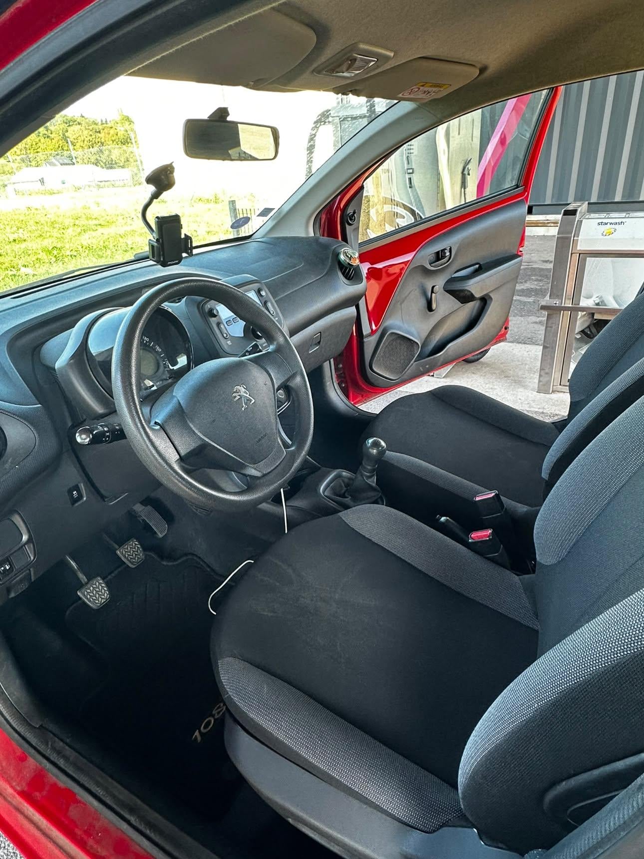 Peugeot 108 avec Autoradio