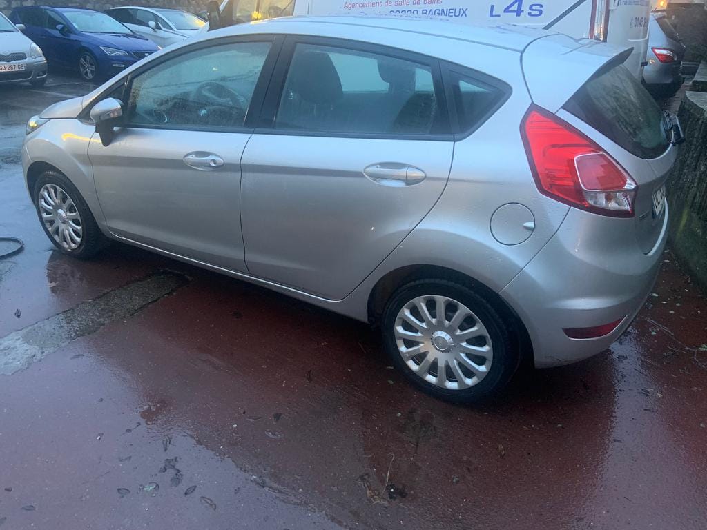 Ford Fiesta avec Climatisation