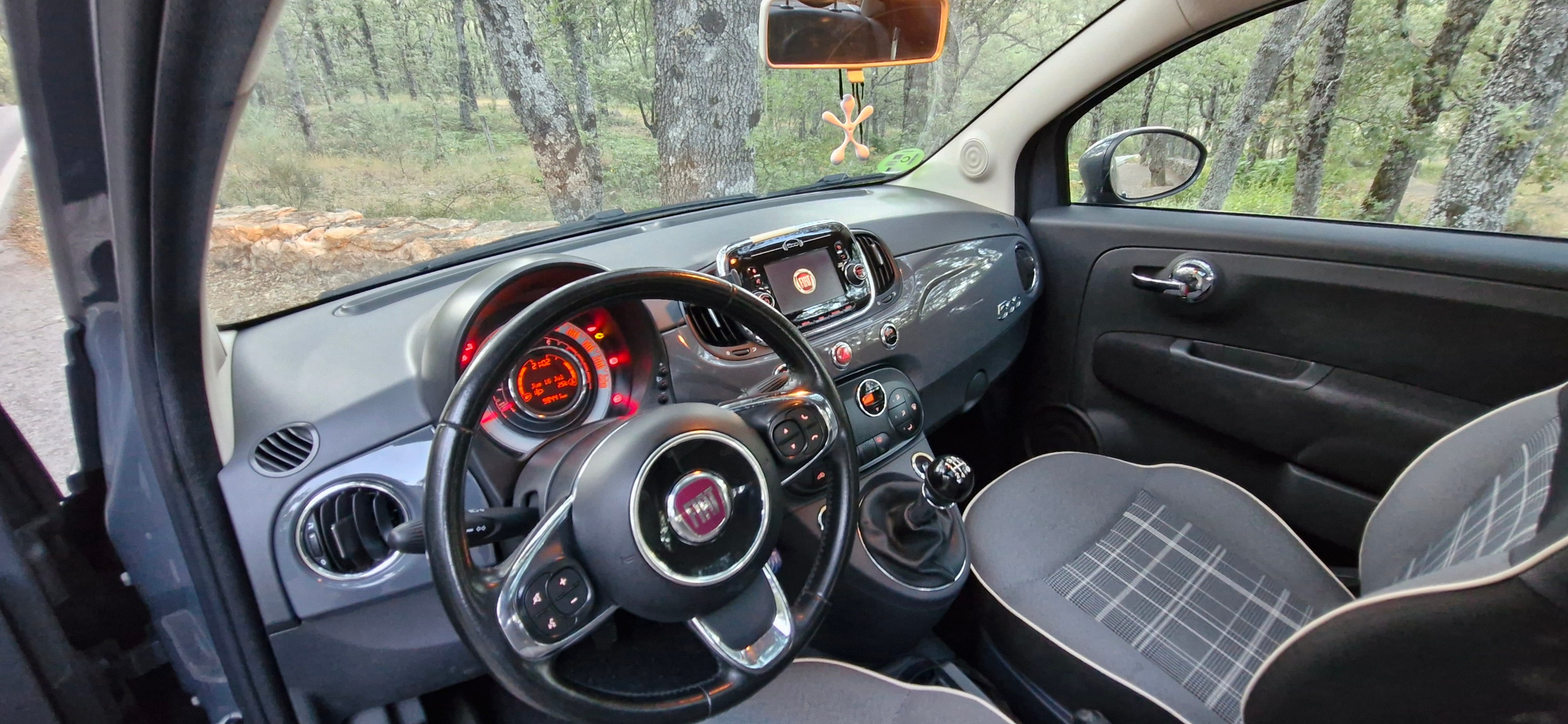Fiat 500 con Puertos de carga USB