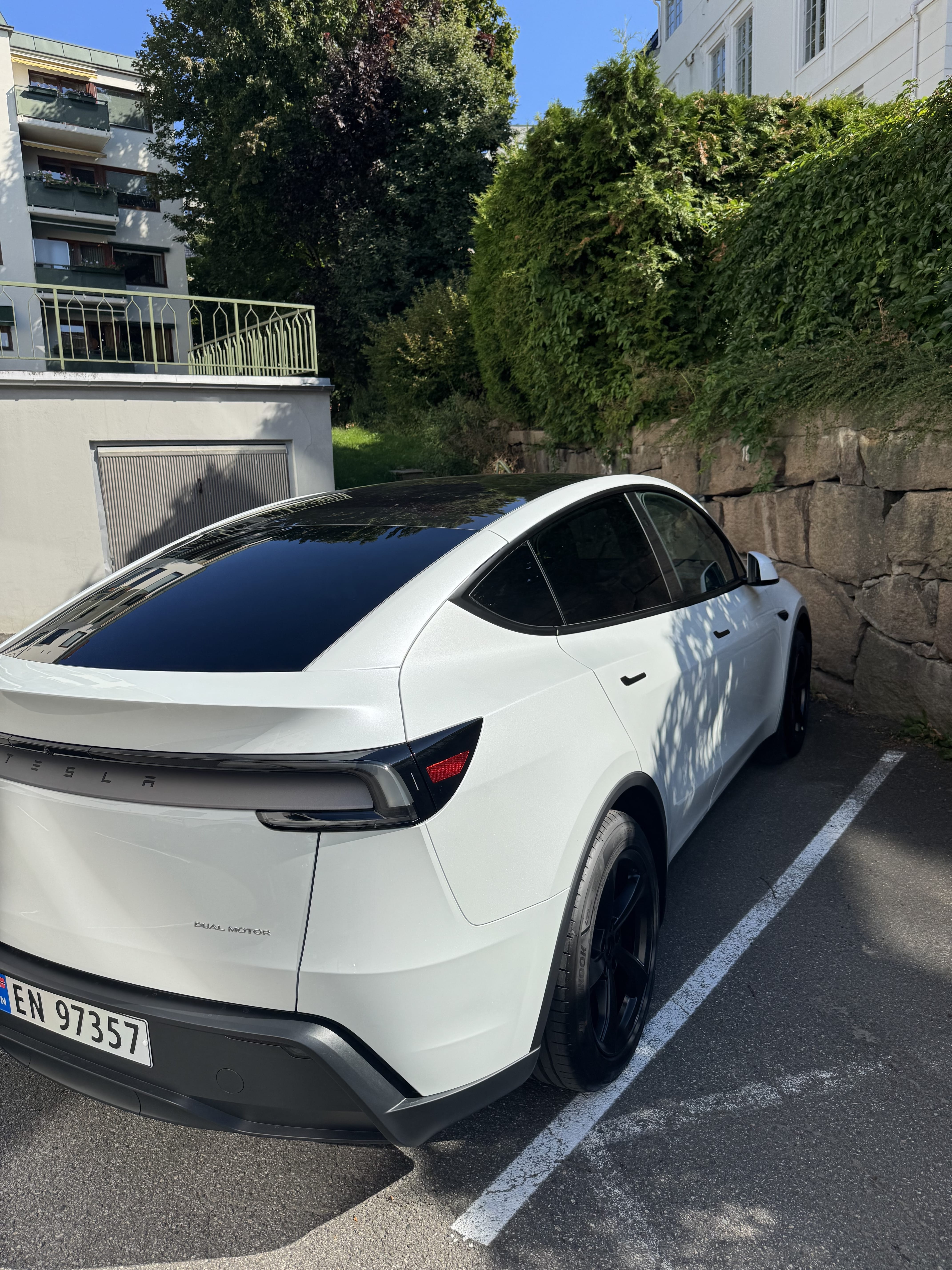 Tesla Model Y Long Range med GPS