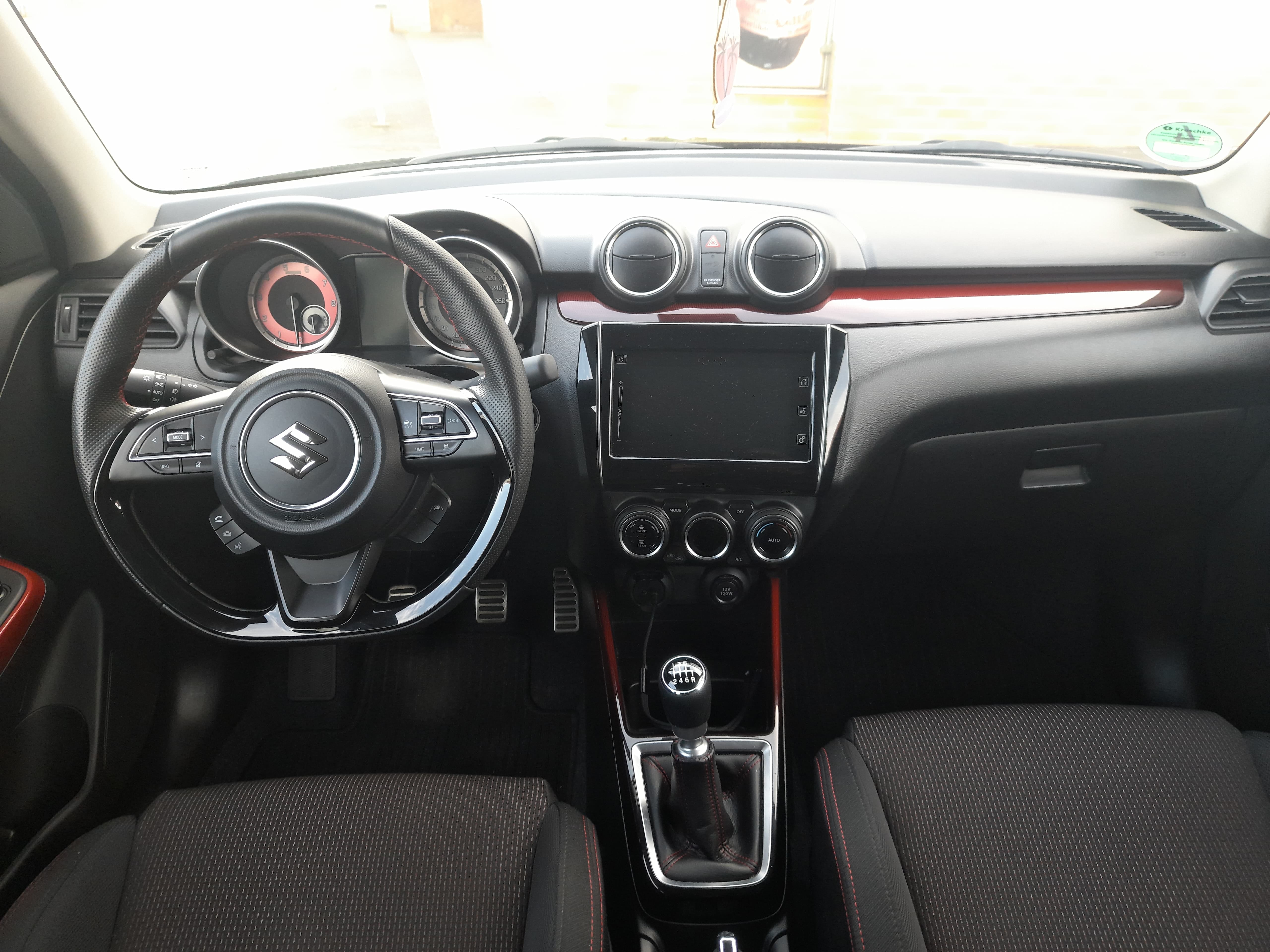 Suzuki Swift Sport Hybrid mit Navigationsgerät