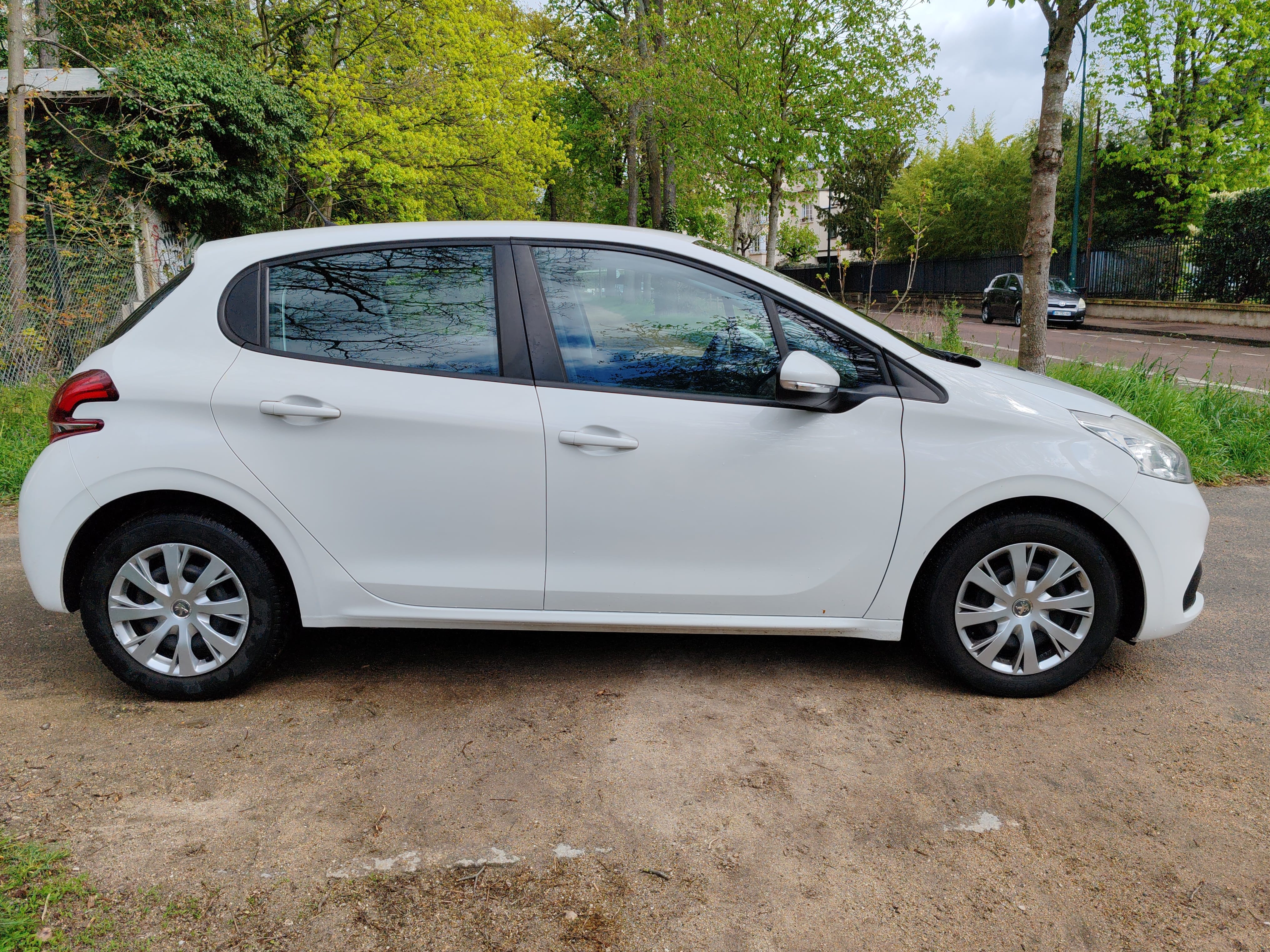 Peugeot 208 Essence avec Climatisation