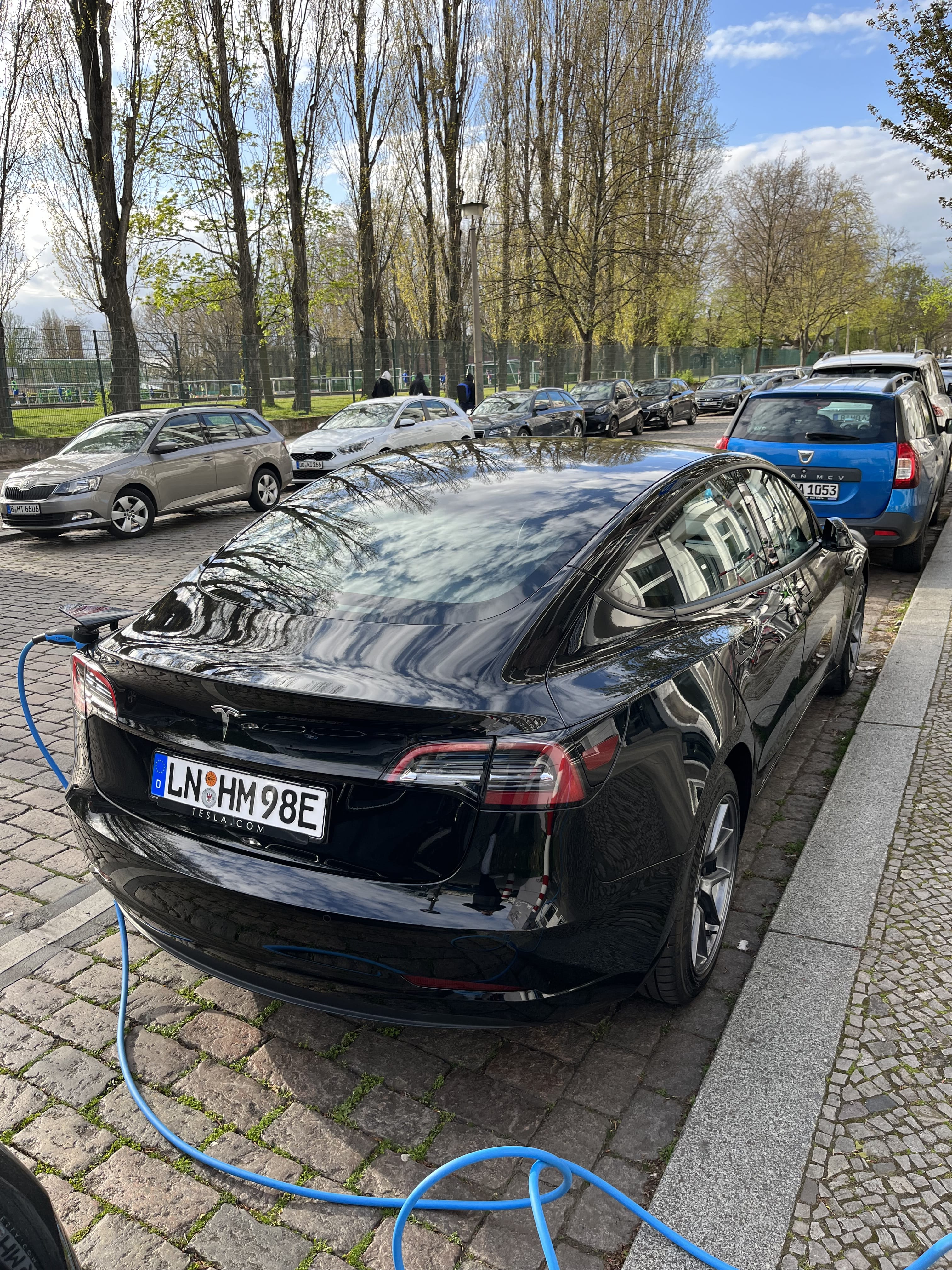 Tesla Model 3 mit Navigationsgerät