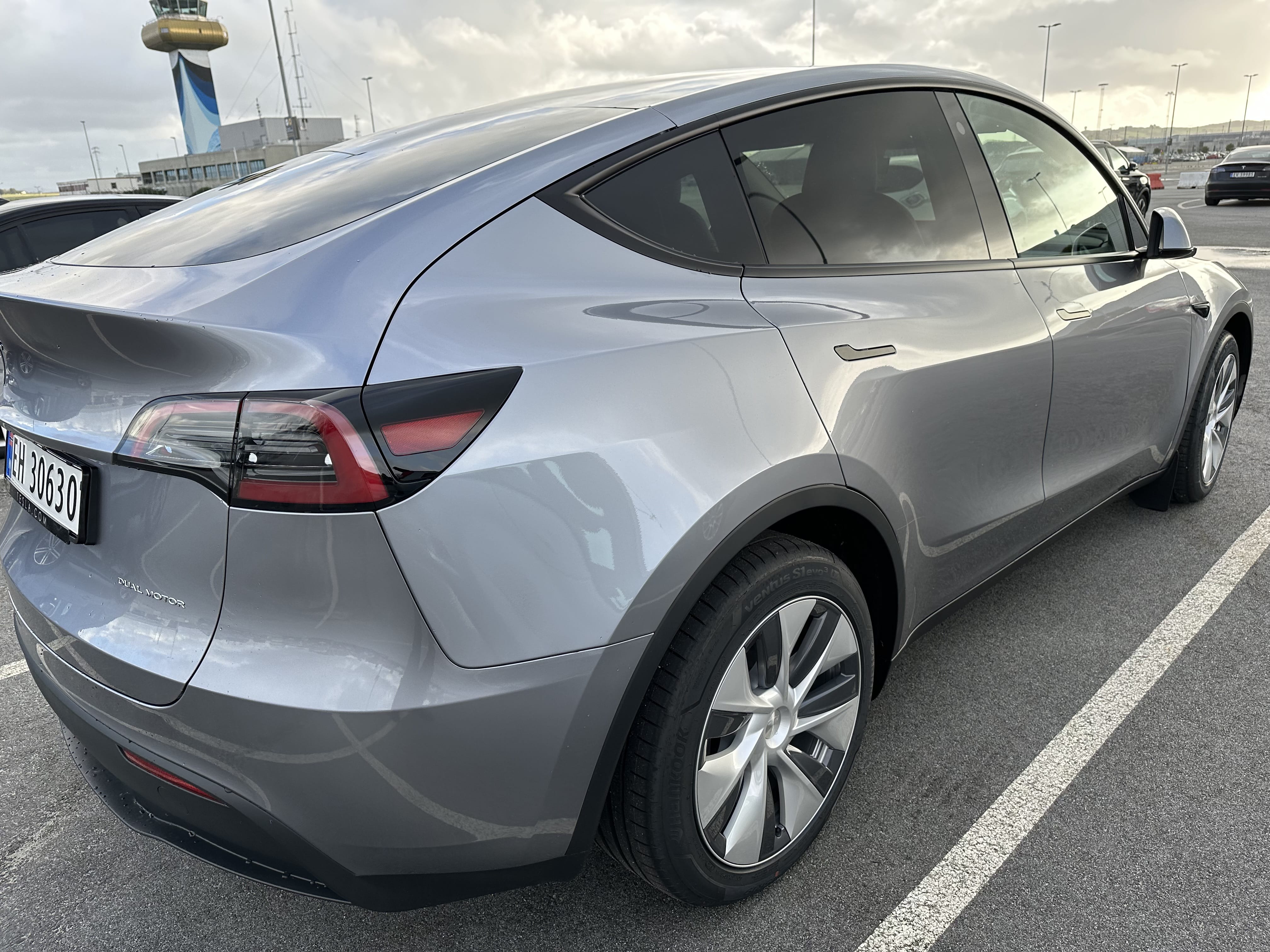 Tesla Model Y Long Range med Firehjulstrekk