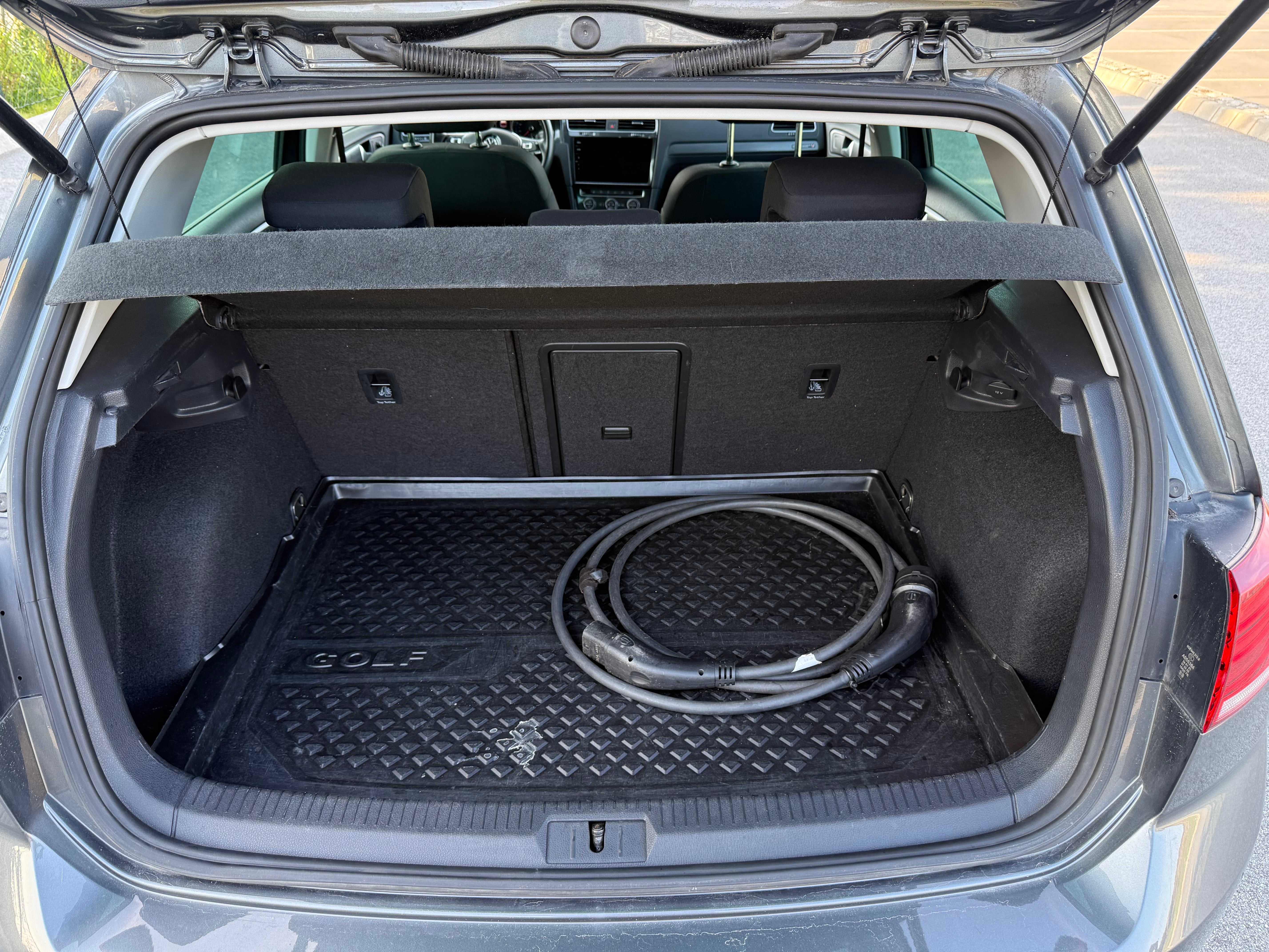 Volkswagen e-Golf with Bluetooth audio