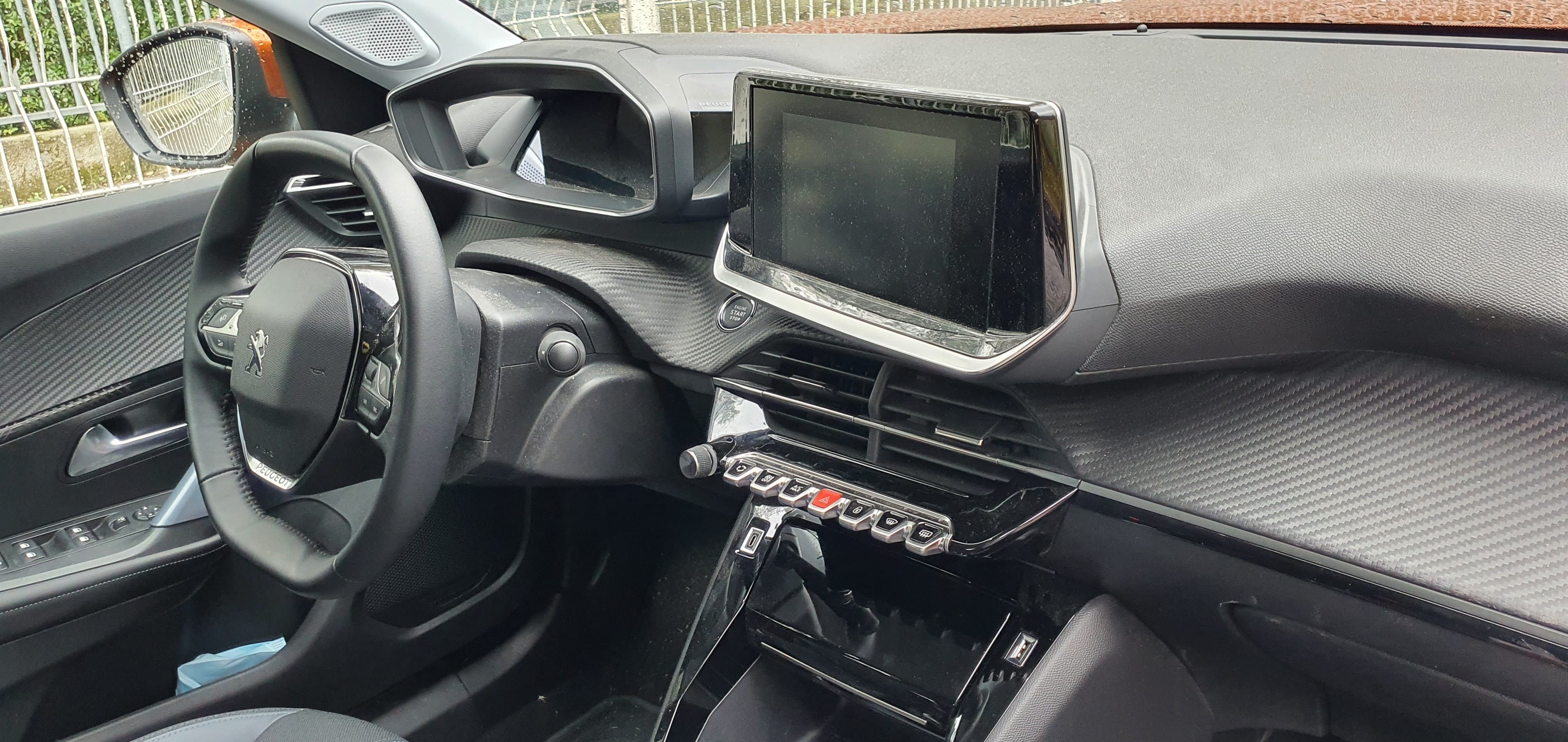 Peugeot e-2008 avec Entrée audio / iPod