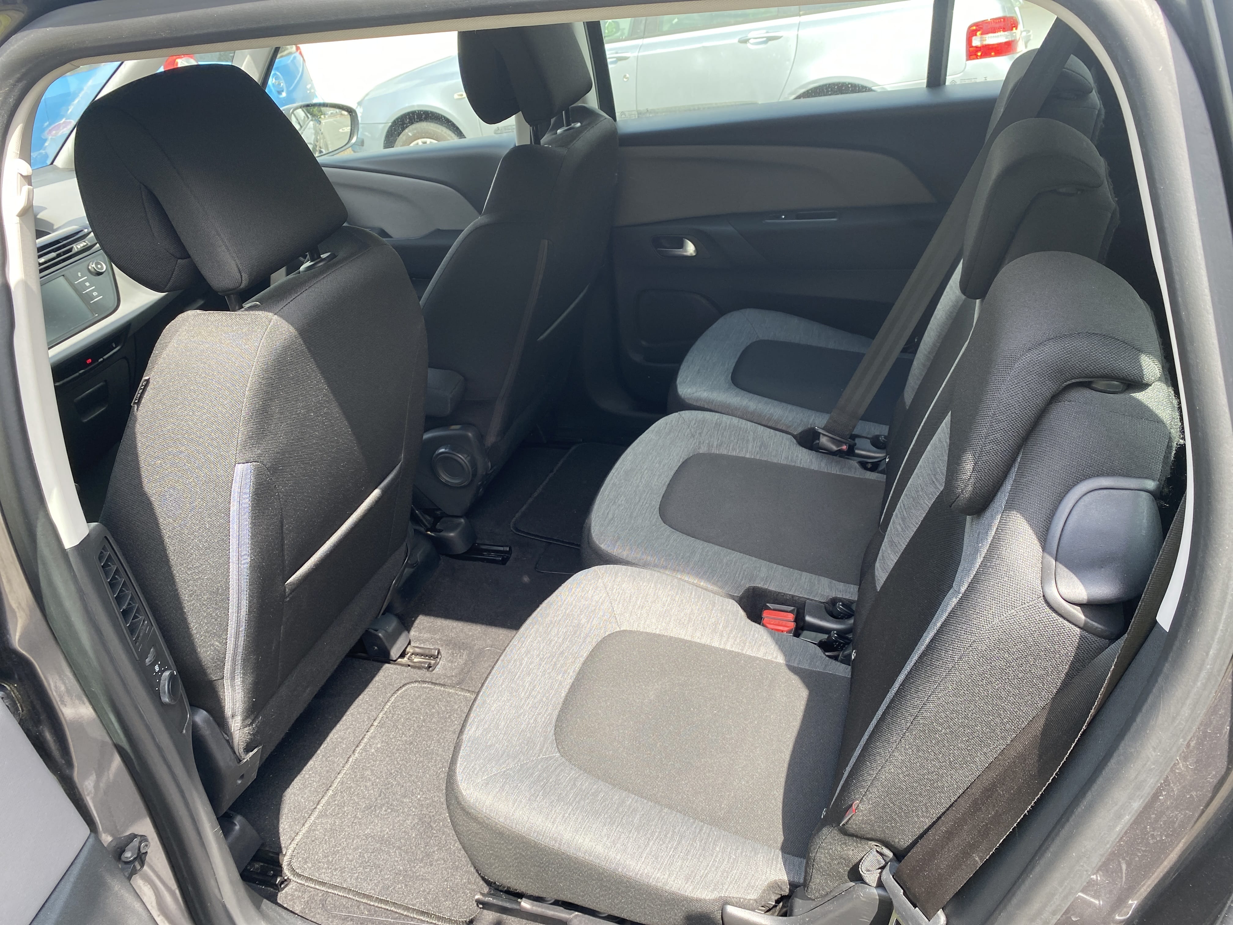 Citroen C4 Grand Spacetourer con Silla infantil