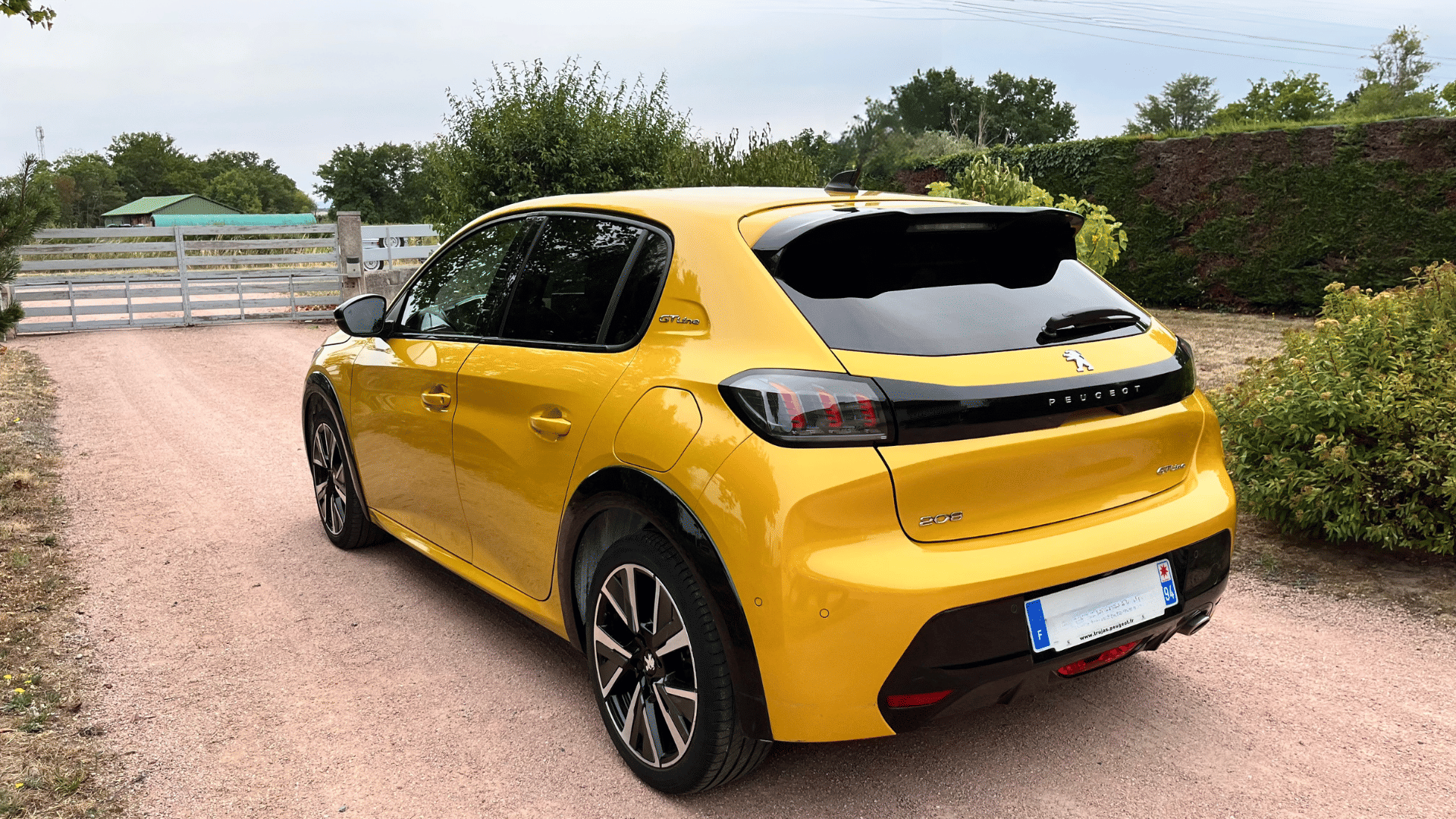 Peugeot 208 GT Line  Boîte Auto •  CarPlay avec Régulateur de vitesse