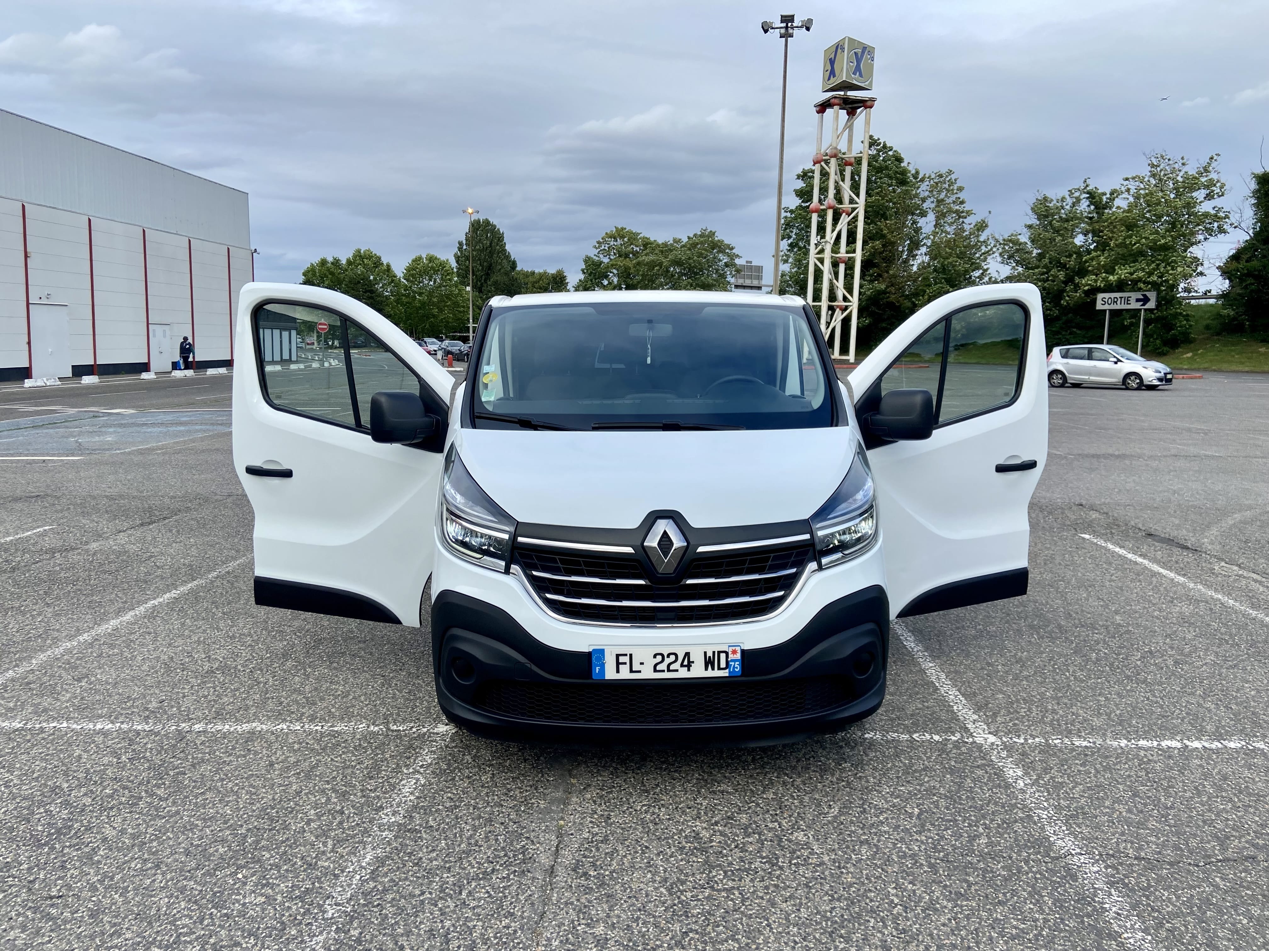 Renault Trafic Passenger 2.0 cdi avec Pneus neige