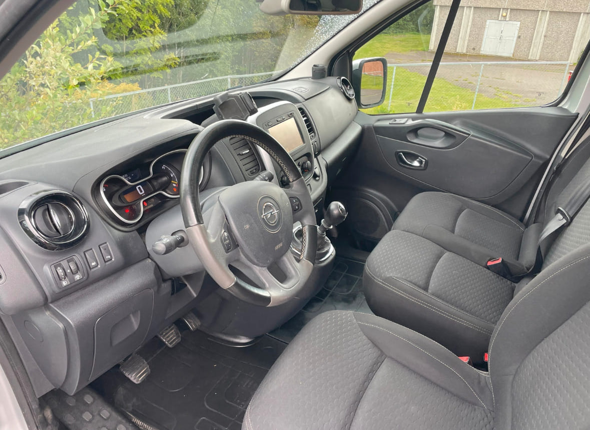 Opel Vivaro med Cruisekontroll