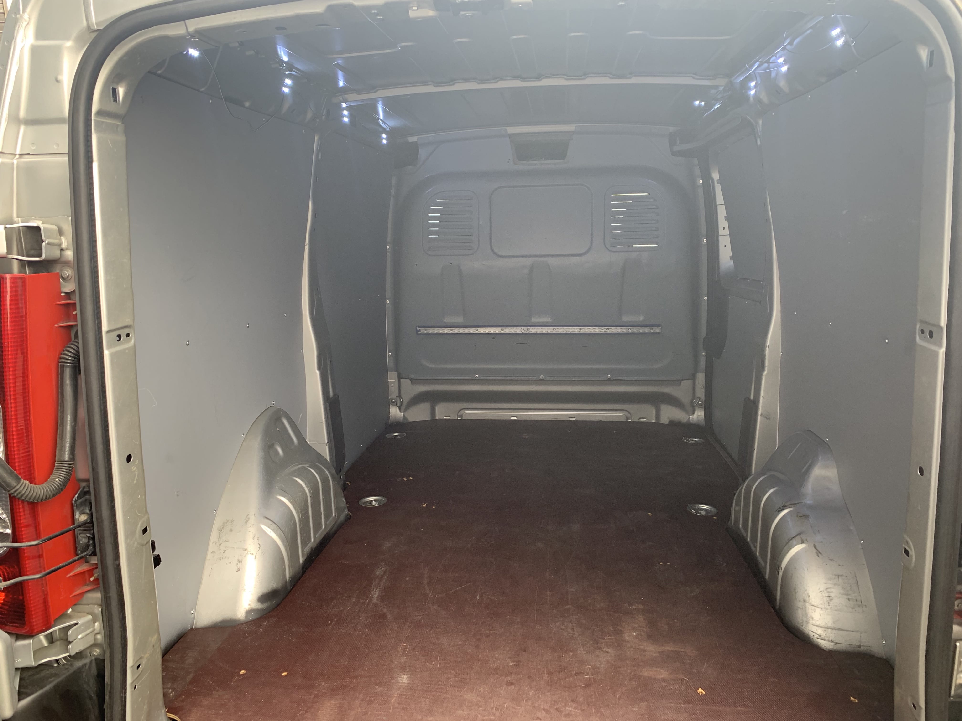 Peugeot Expert 2.0 HDI 163cv BOITE AUTOMATIQUE L2H1 avec Entrée audio / iPod