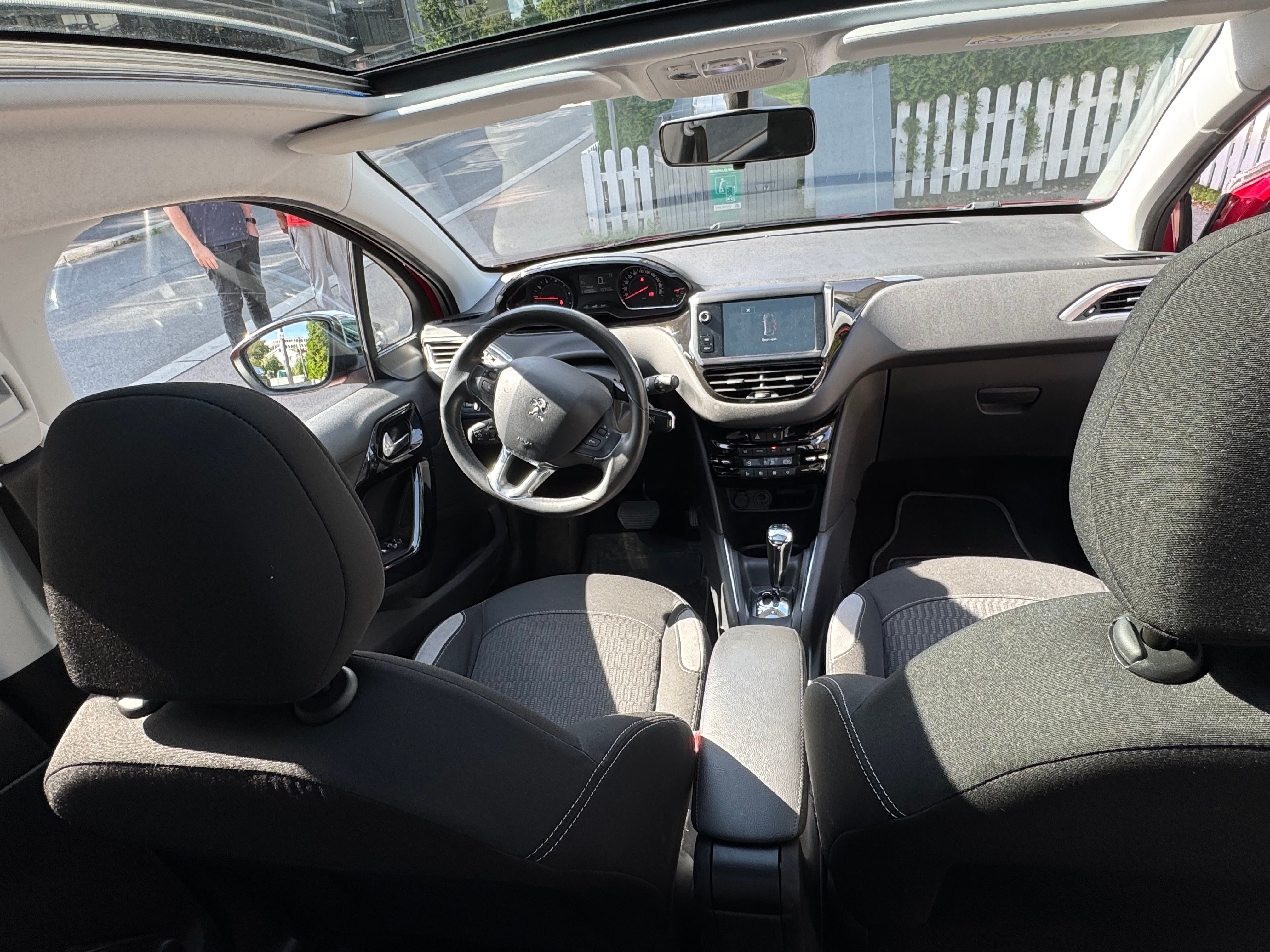 Peugeot 208 mit Winterreifen