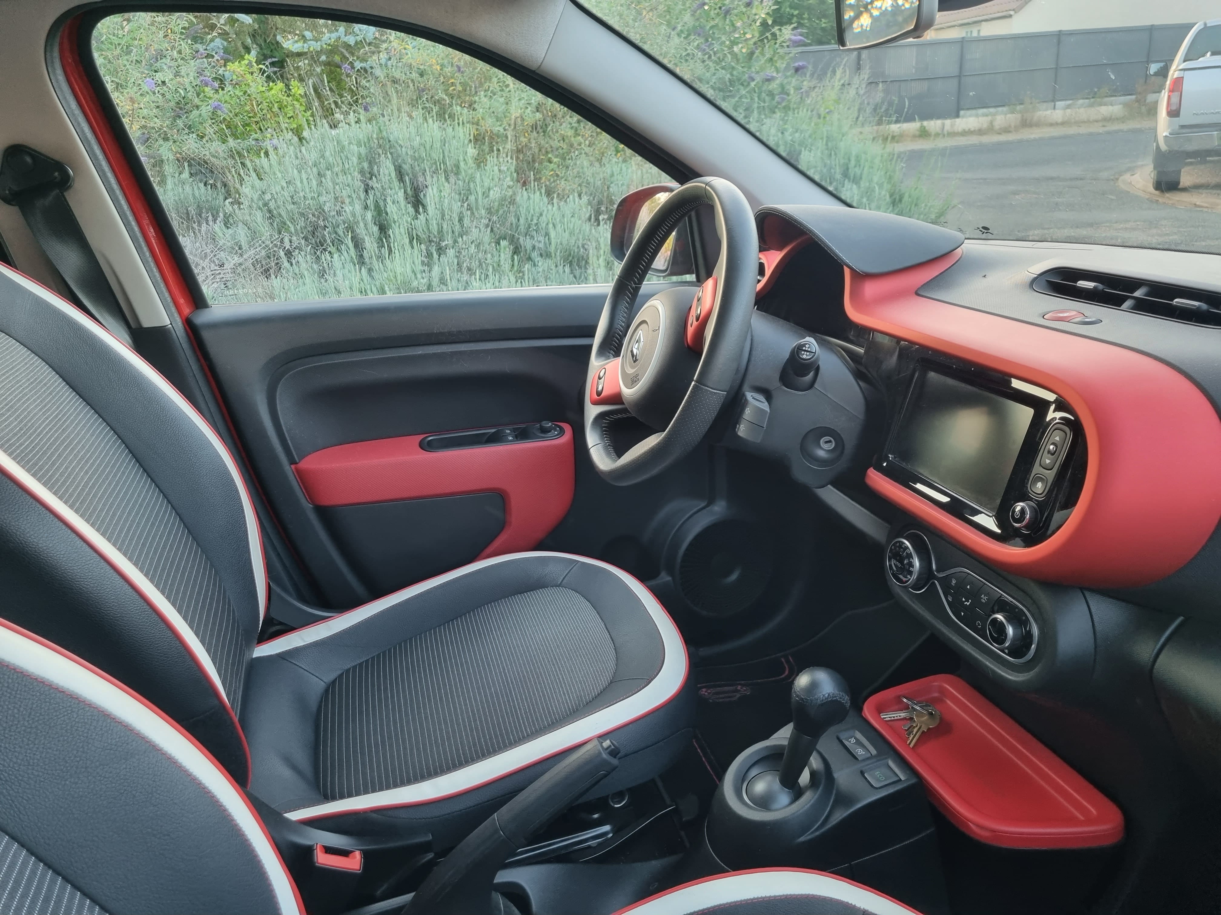 Renault Twingo 90 ch Boite auto équipée 4 Pneus Neiges avec GPS