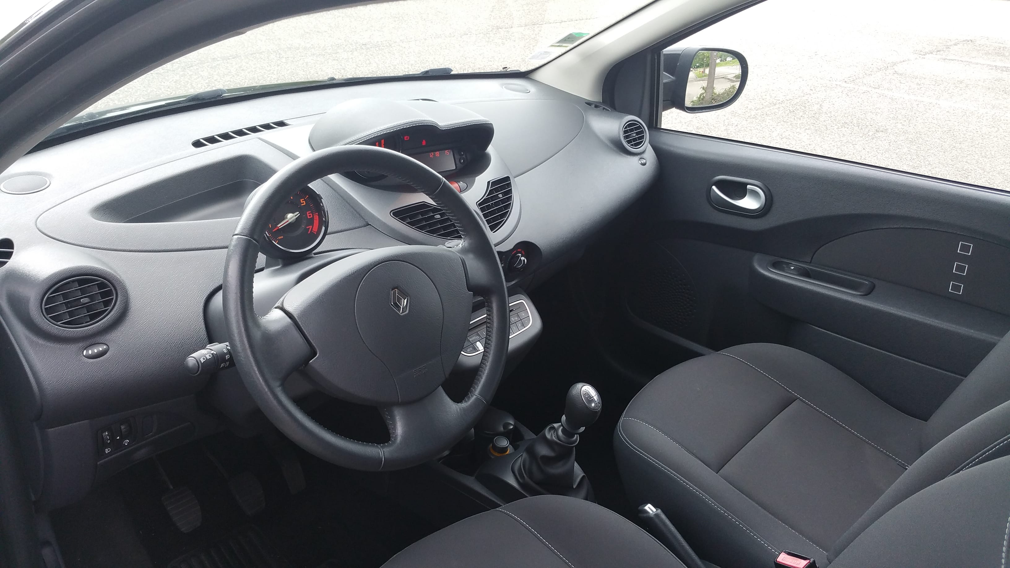 Renault Twingo II 1.2 16V  75 CH