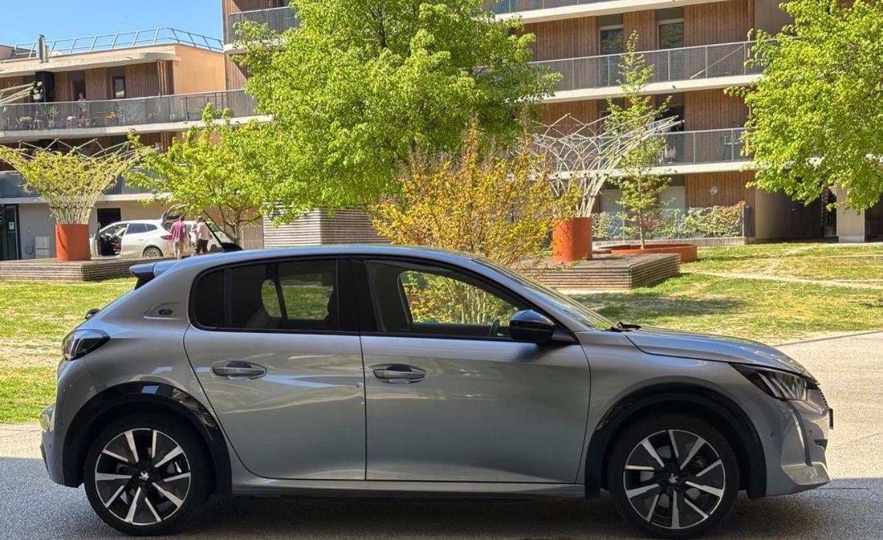 Peugeot 208 GT Line, 2021, Électrique, automatique