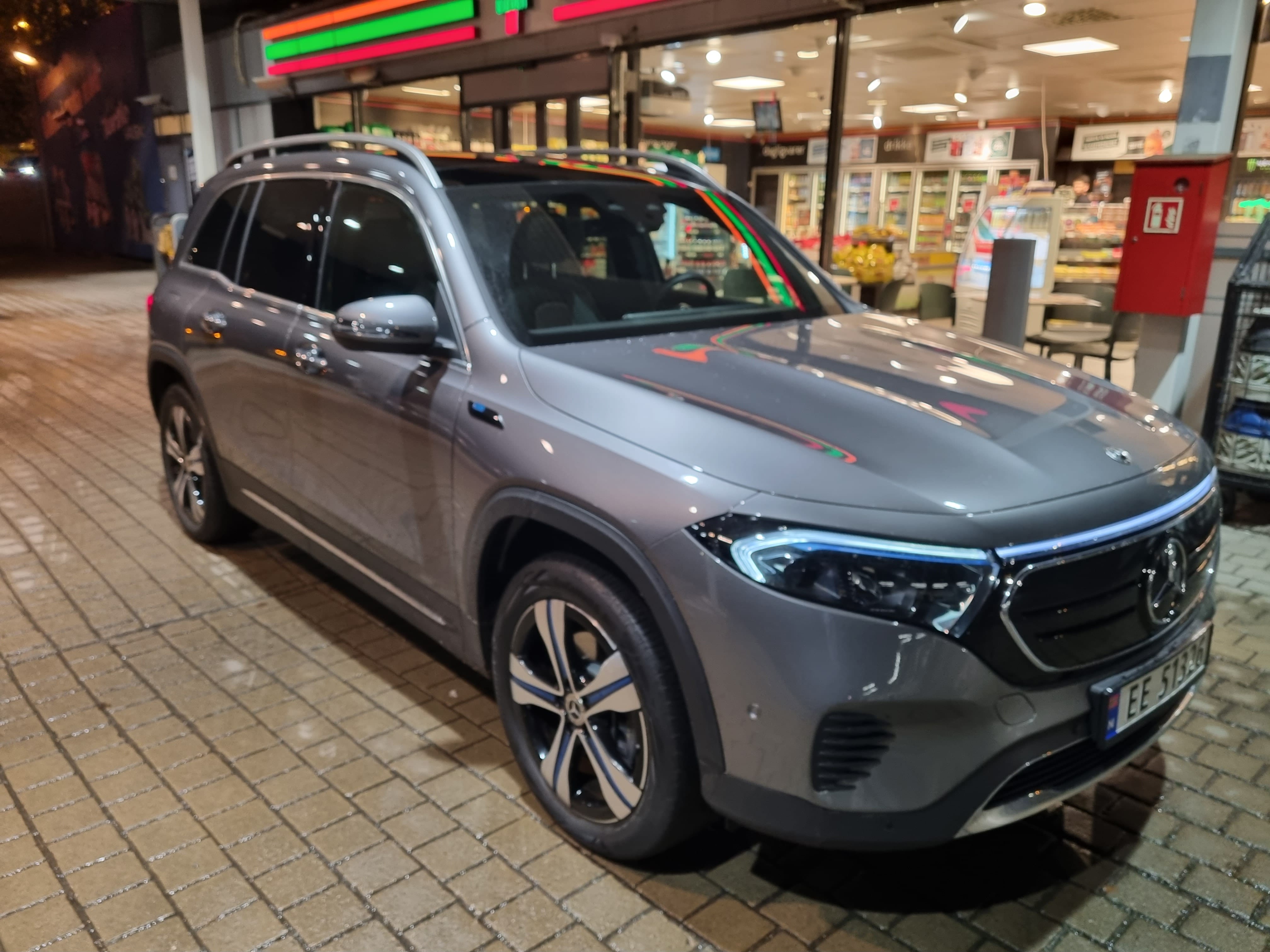 Mercedes EQB 4x4 AWD 4 hjulstrekk, 2022, Elektrisk, automatisk, 7 seter