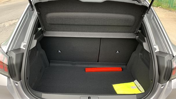 Peugeot 208 BVM II 1.2 PTEC avec Entrée audio / iPod