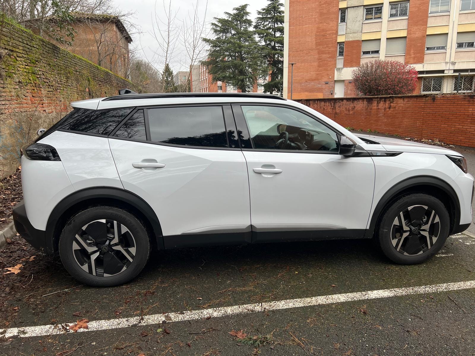 Peugeot e-2008 avec Quatre roues motrices