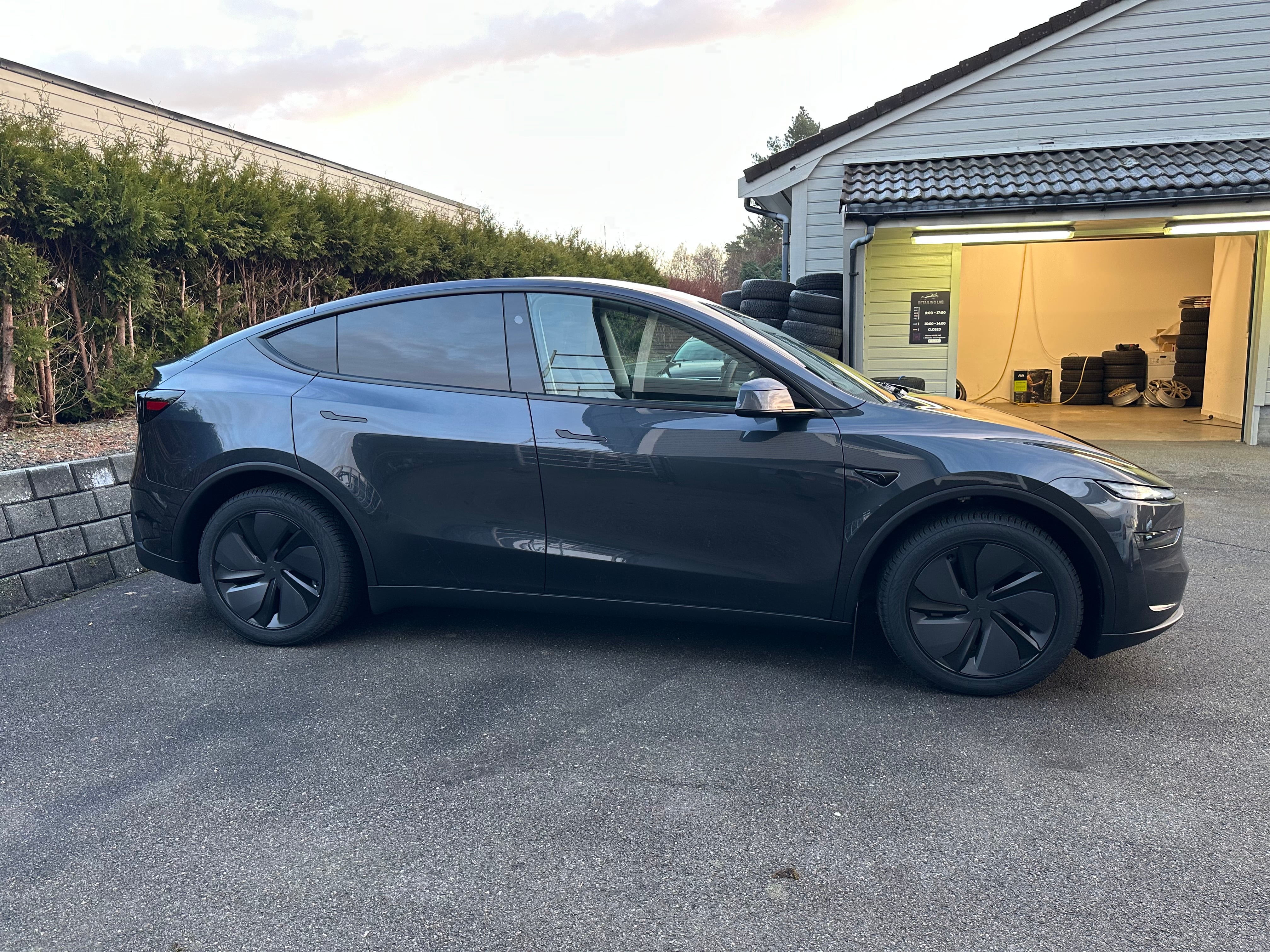Tesla Model Y Long Range med Aircondition