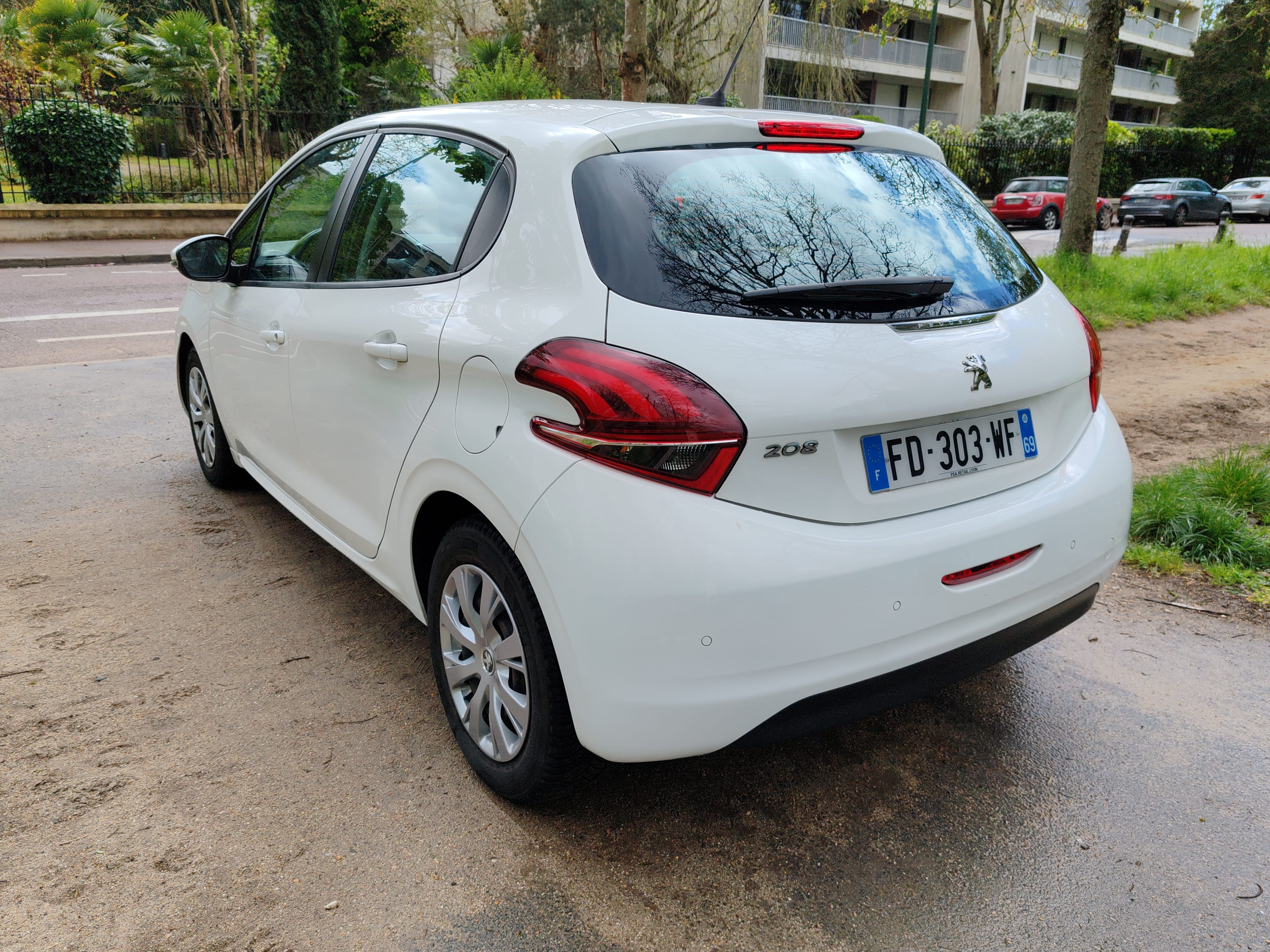 Peugeot 208 Essence avec GPS