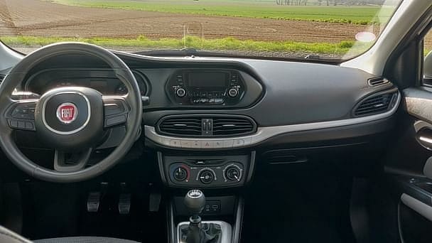 Fiat Tipo EJ049NJ avec GPS
