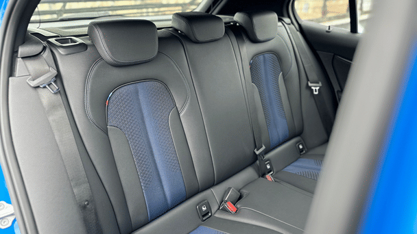 BMW Série 1 M Sport BLEU avec Siège bébé