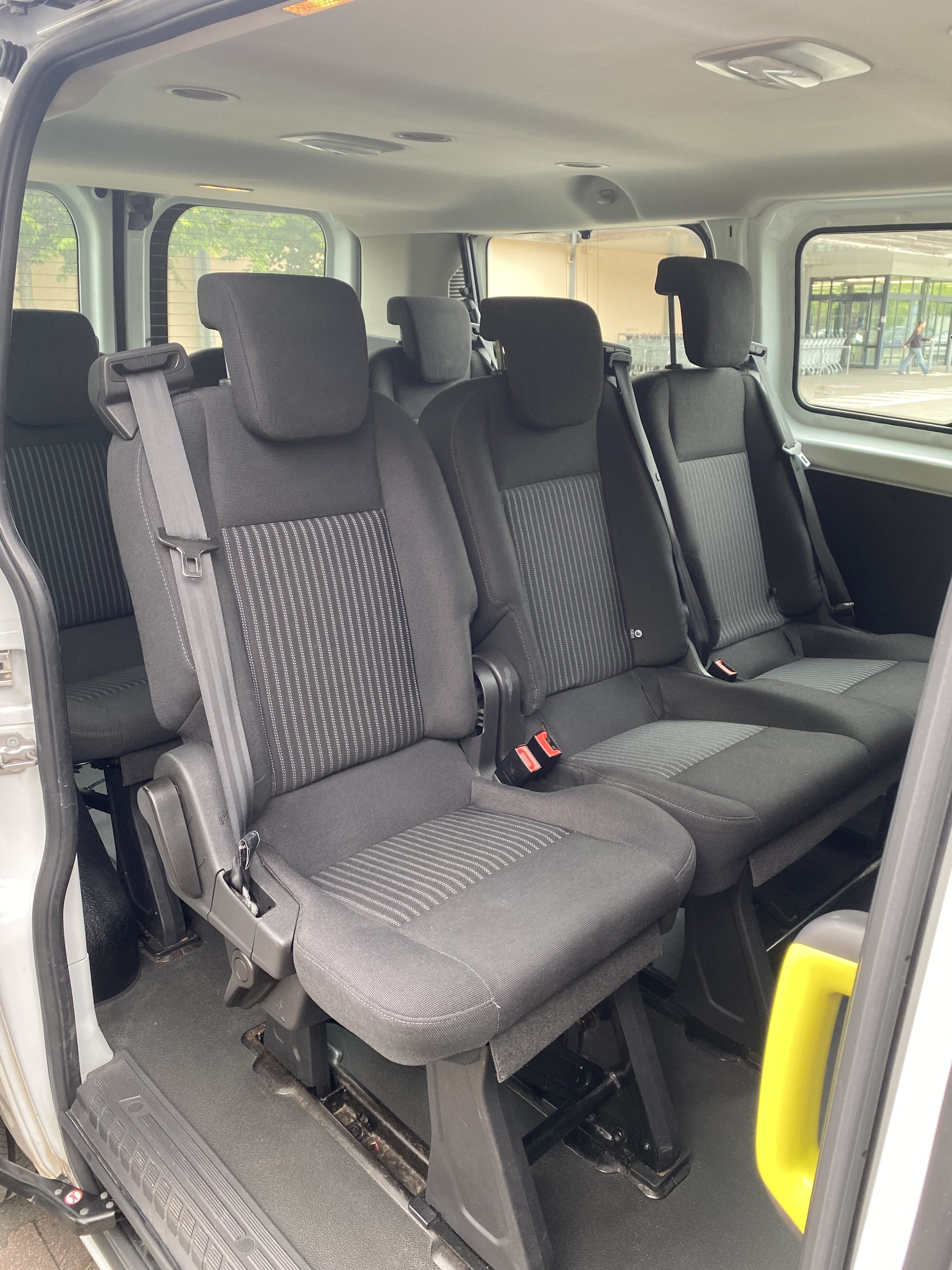 Ford Transit Passenger Van 2.0 TDCI Ecoblue Turbo avec Entrée audio / iPod