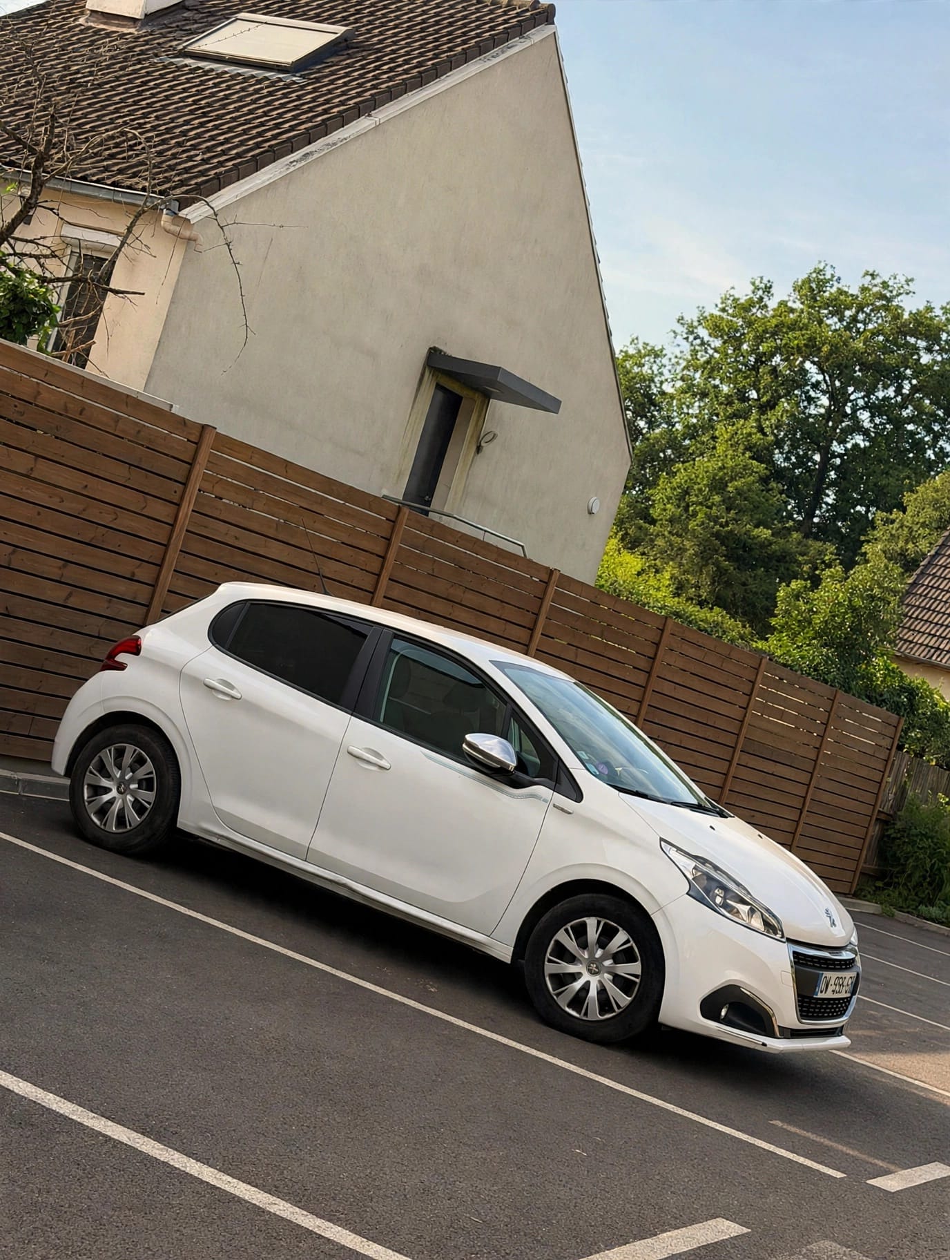 Peugeot 208 avec Autoradio