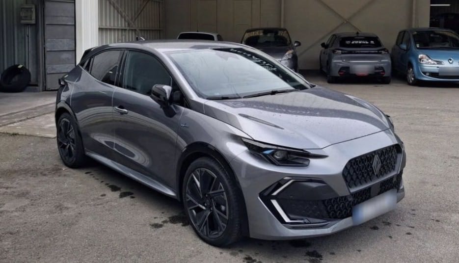 Renault Clio, 2026, Essence 95 / Électrique (hybride), automatique