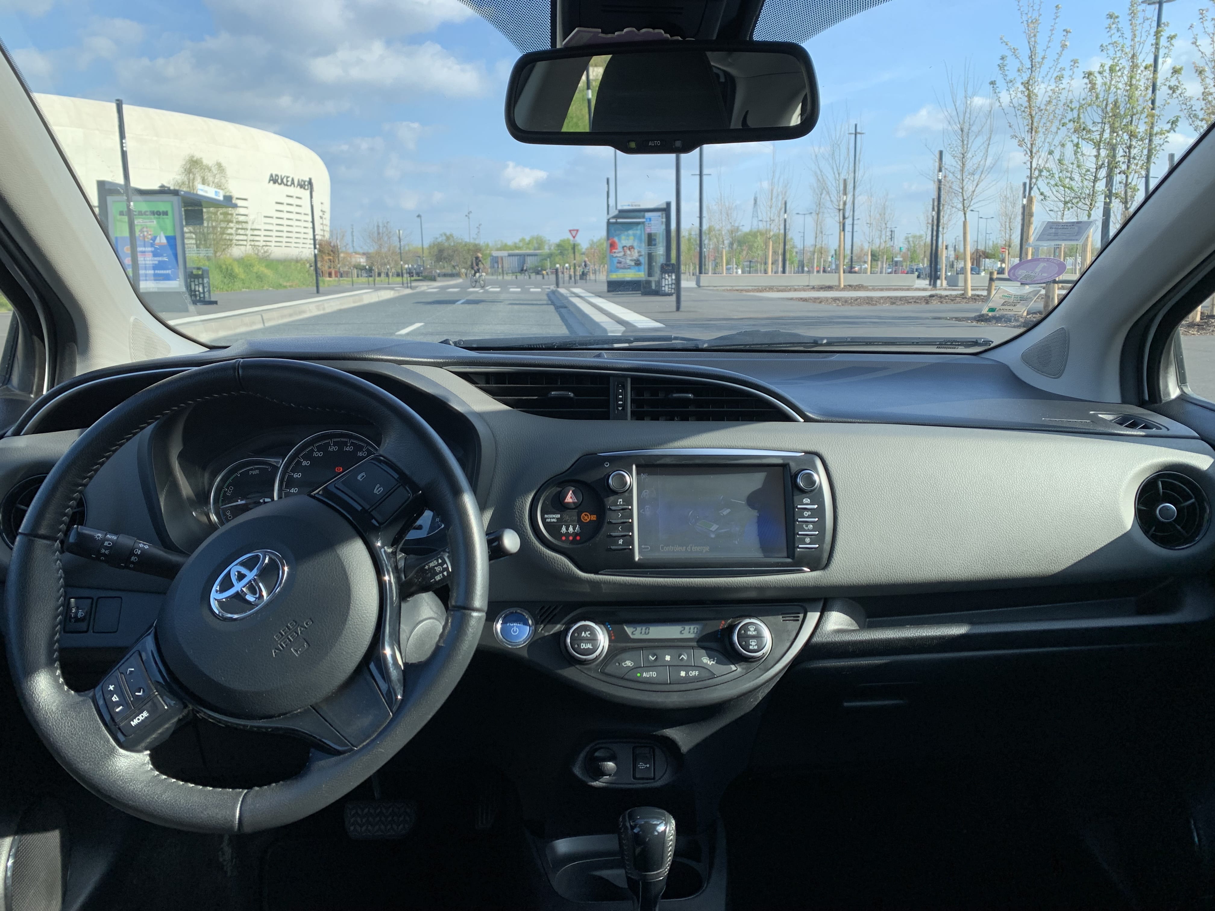 Toyota Yaris Hybride Toyota 1.5 - HYBRID Business - Automatique con GPS