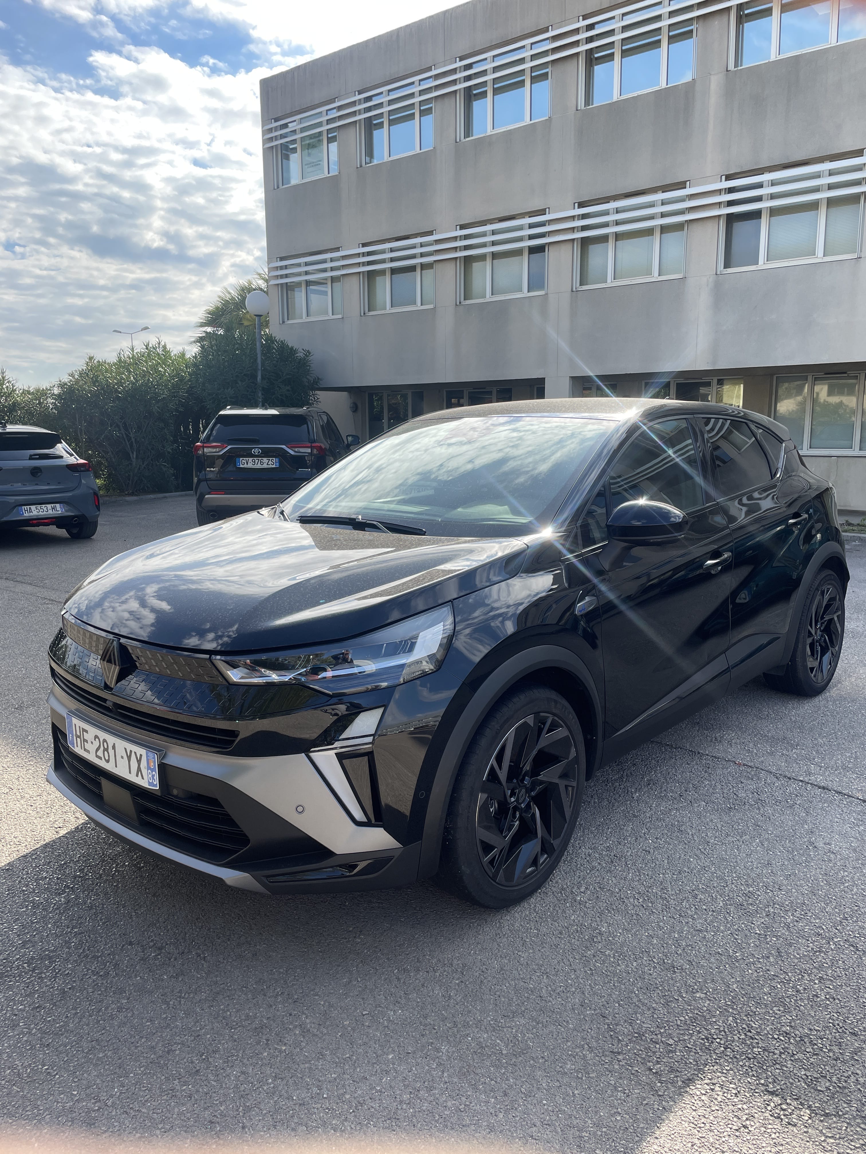Renault Captur, 2025, Essence 95 / Eléctrico (híbrido), Automático