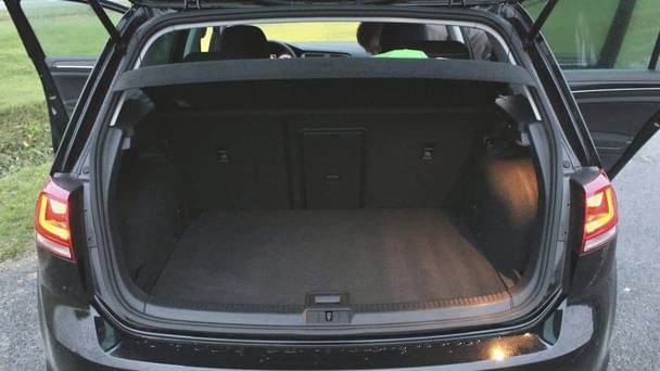 Volkswagen Golf Louez la Volkswagen Golf TDI – Confort, Technologie et Performance ! avec GPS