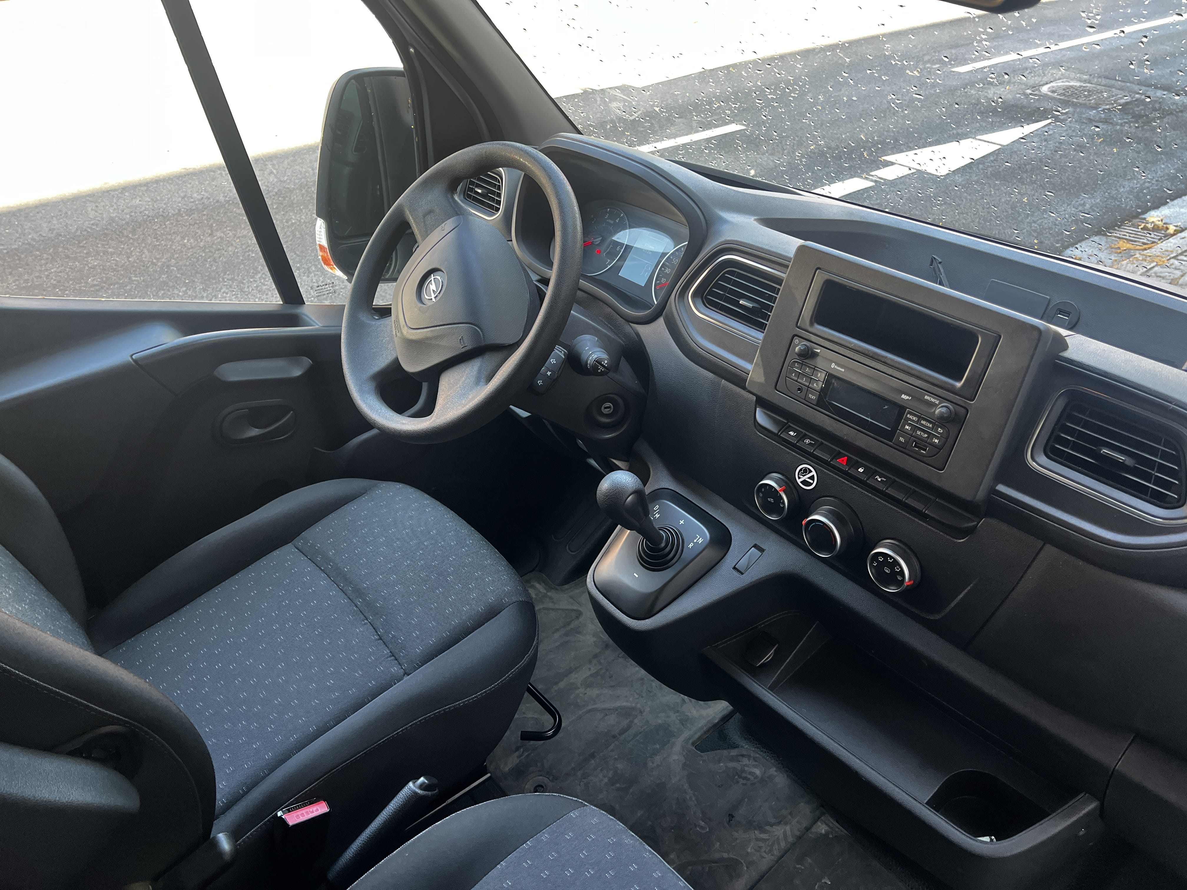 Opel Movano Transporter / Großraum-Kastenwagen / 13m³ / lang und hoch / L3H2 / 179 PS mit Winterreifen