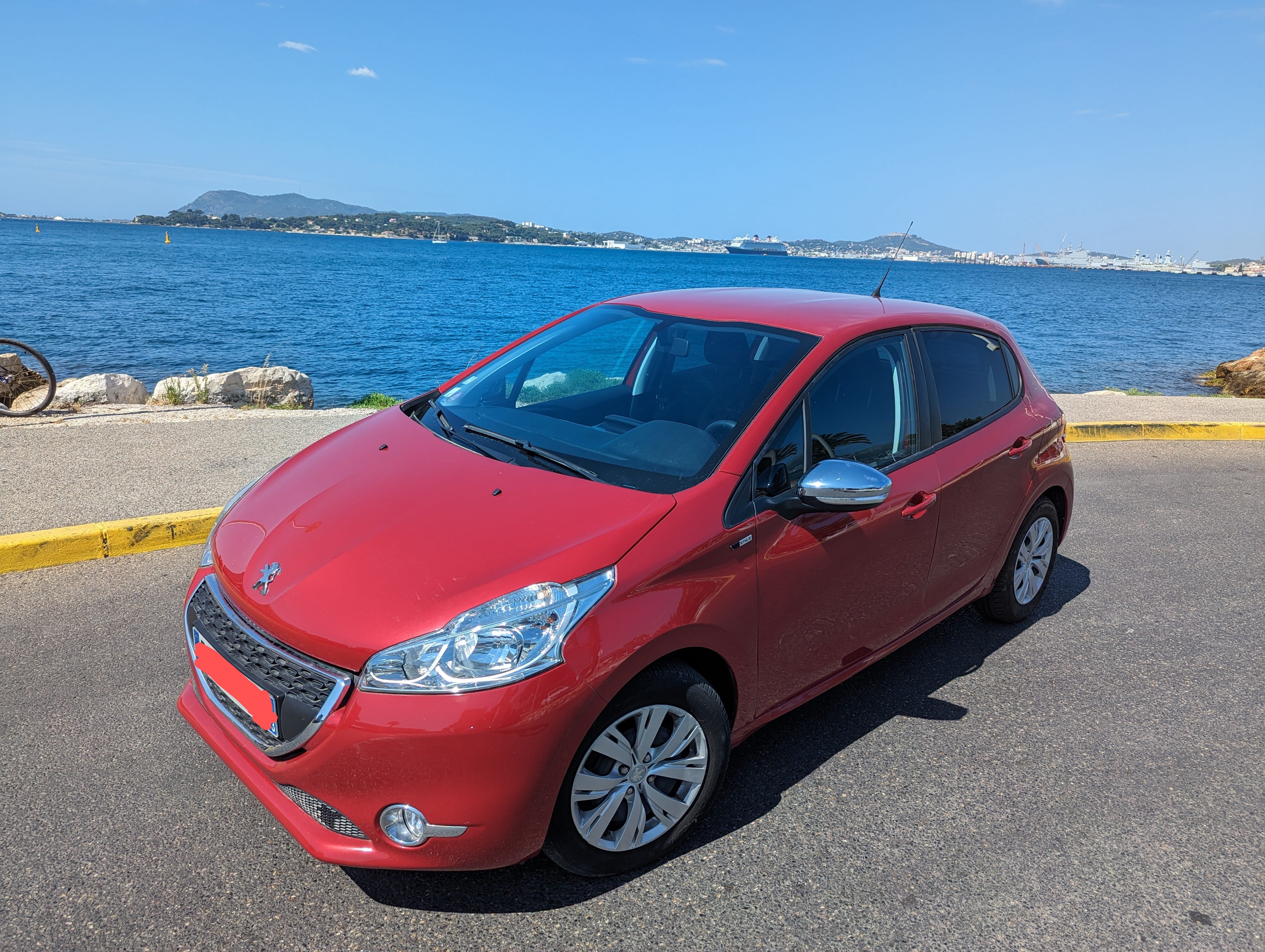 Peugeot 208 Rouge, 2015, Essence 95