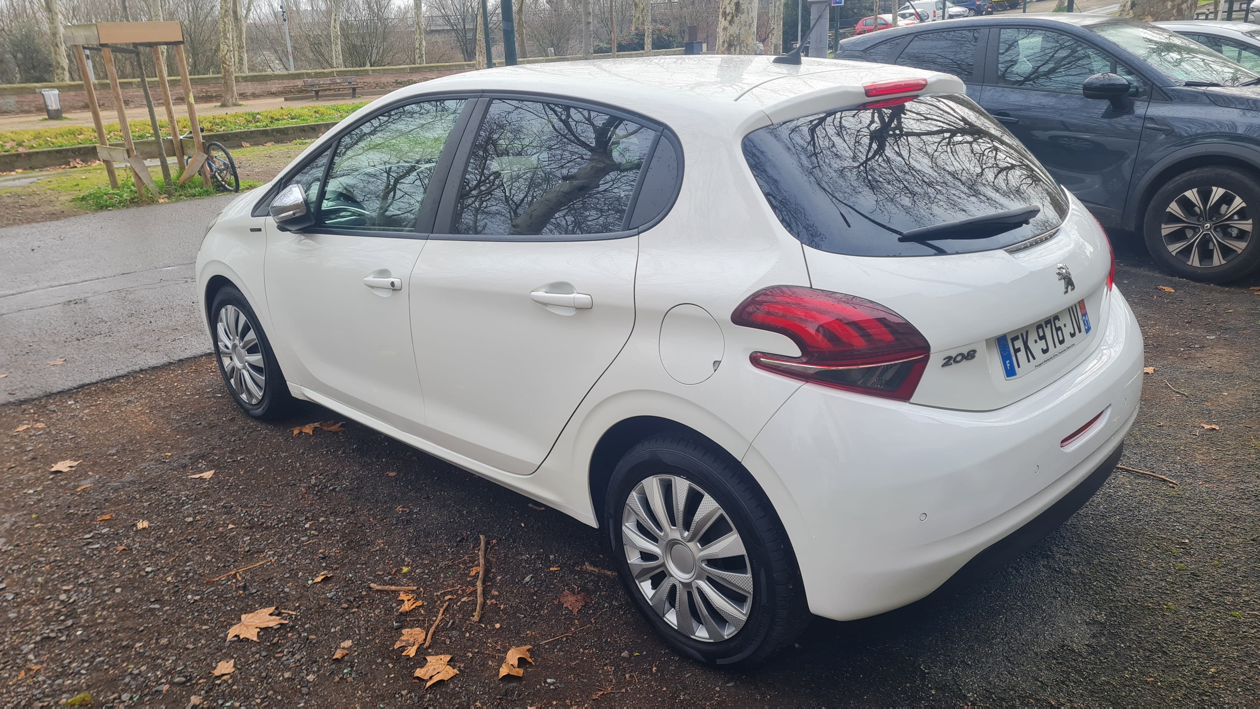 Peugeot 208 1.2L ESSENCE avec Audio Bluetooth