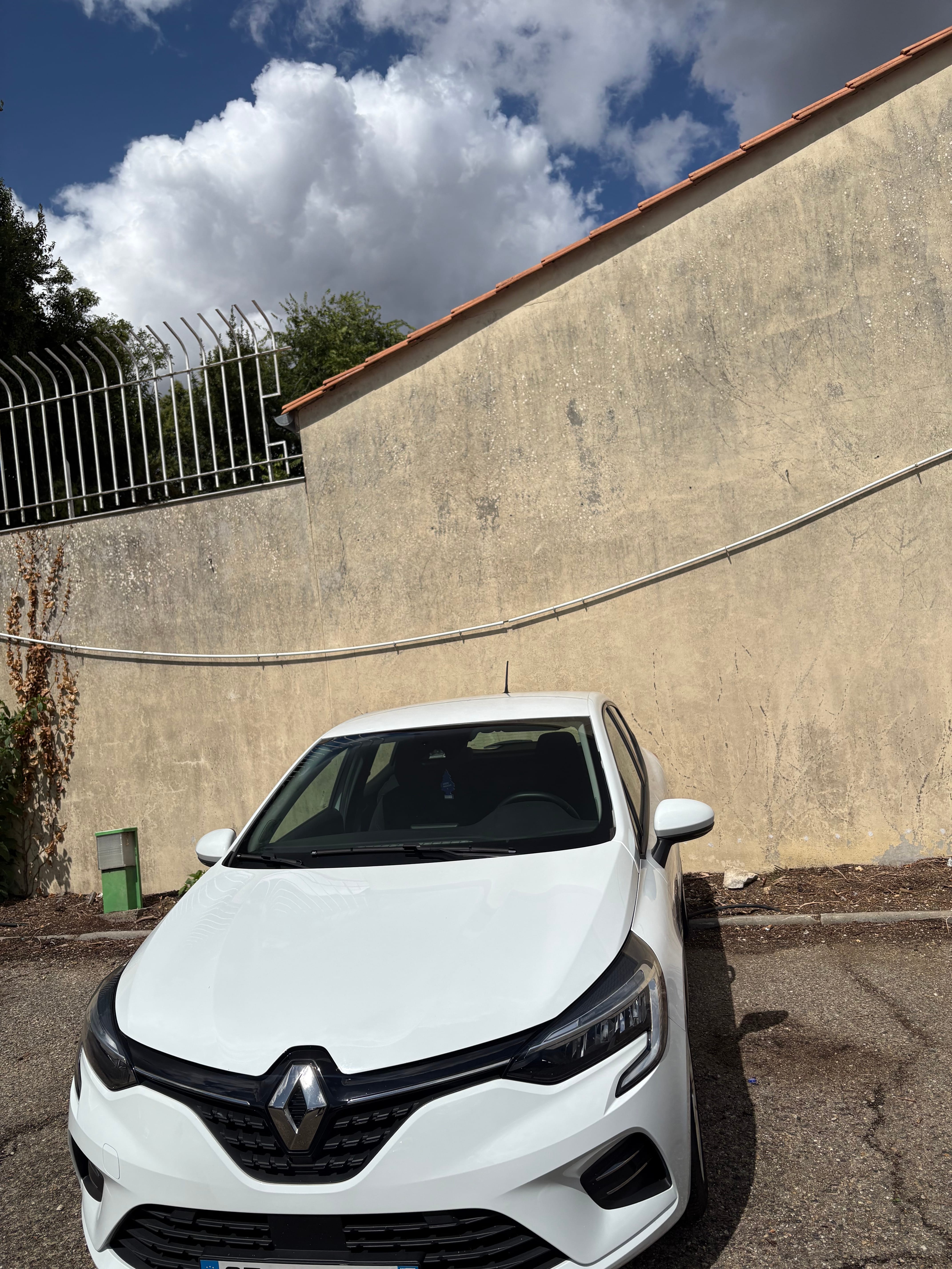Renault Clio Société mit Navigationsgerät
