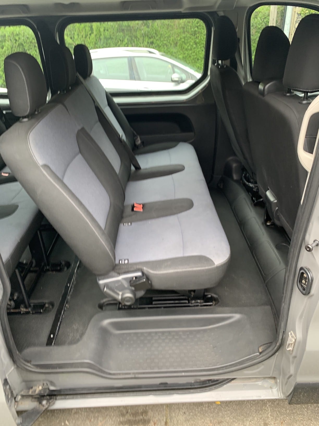 Opel Vivaro Combi avec Siège bébé