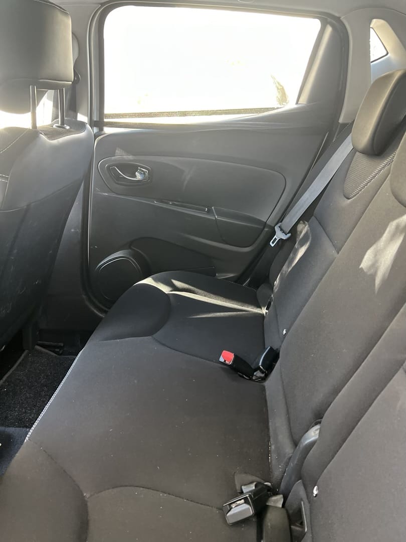 Renault Clio avec Siège bébé