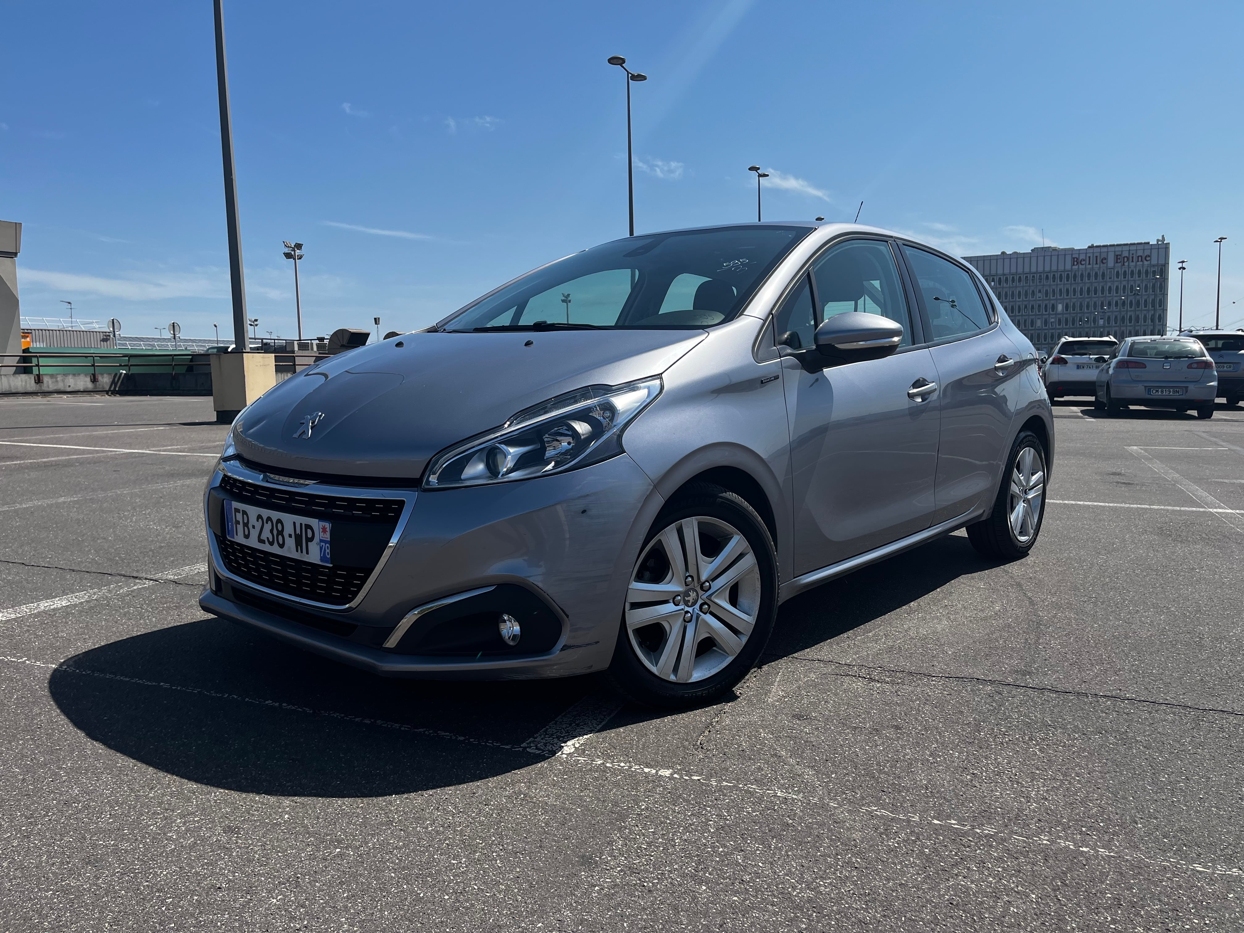 Peugeot 208 Economique – Orly / Thiais – CarPlay, idéale Paris avec Climatisation
