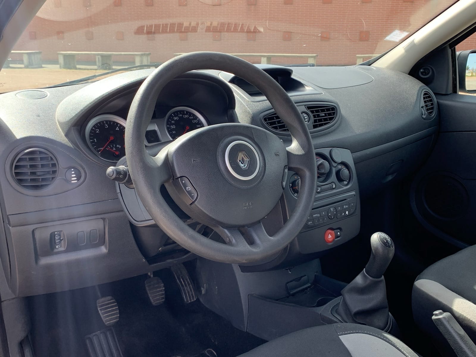 Renault Clio (CD821RJ) avec Entrée audio / iPod