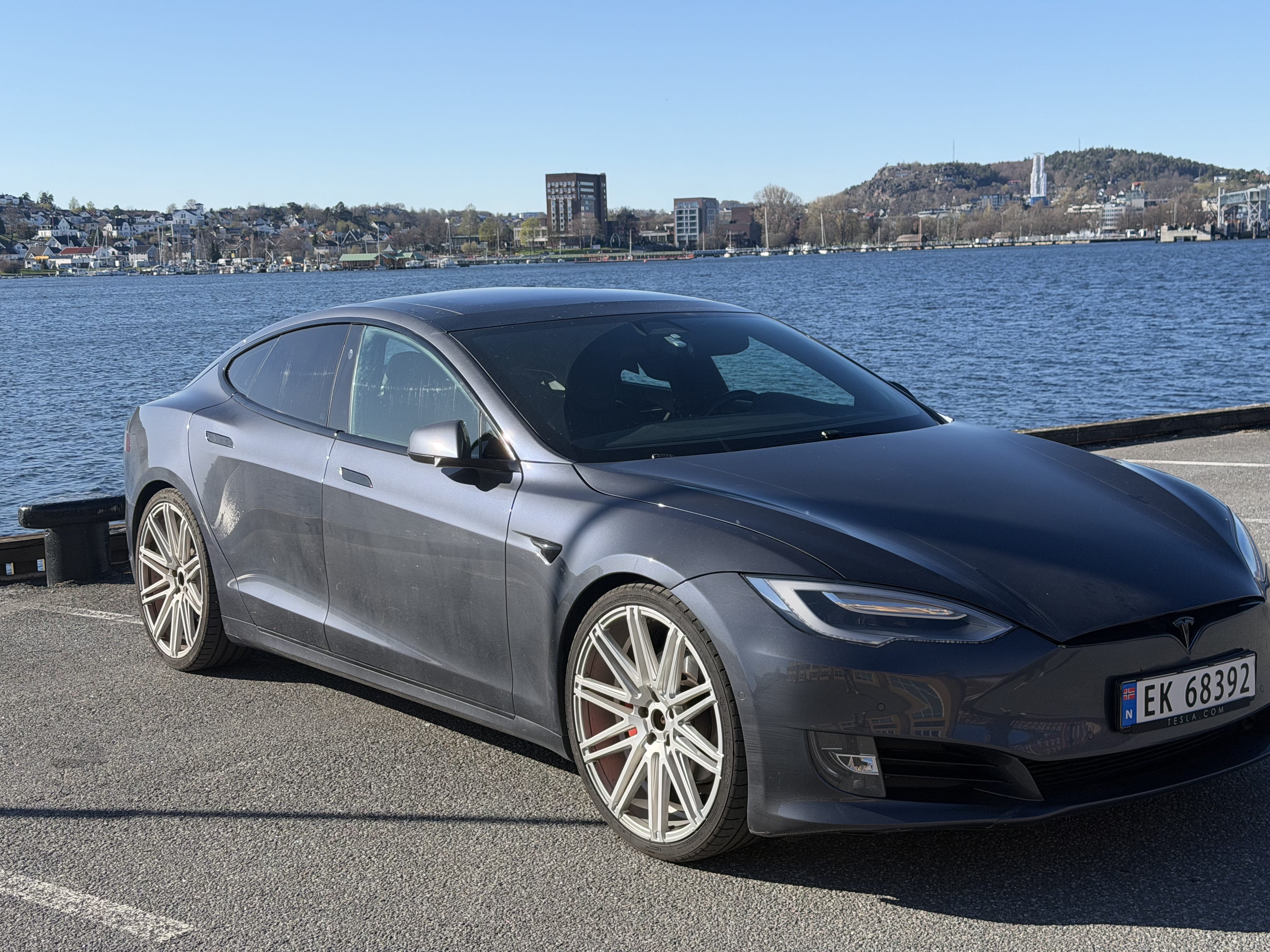 Tesla Model S 75D med Aircondition