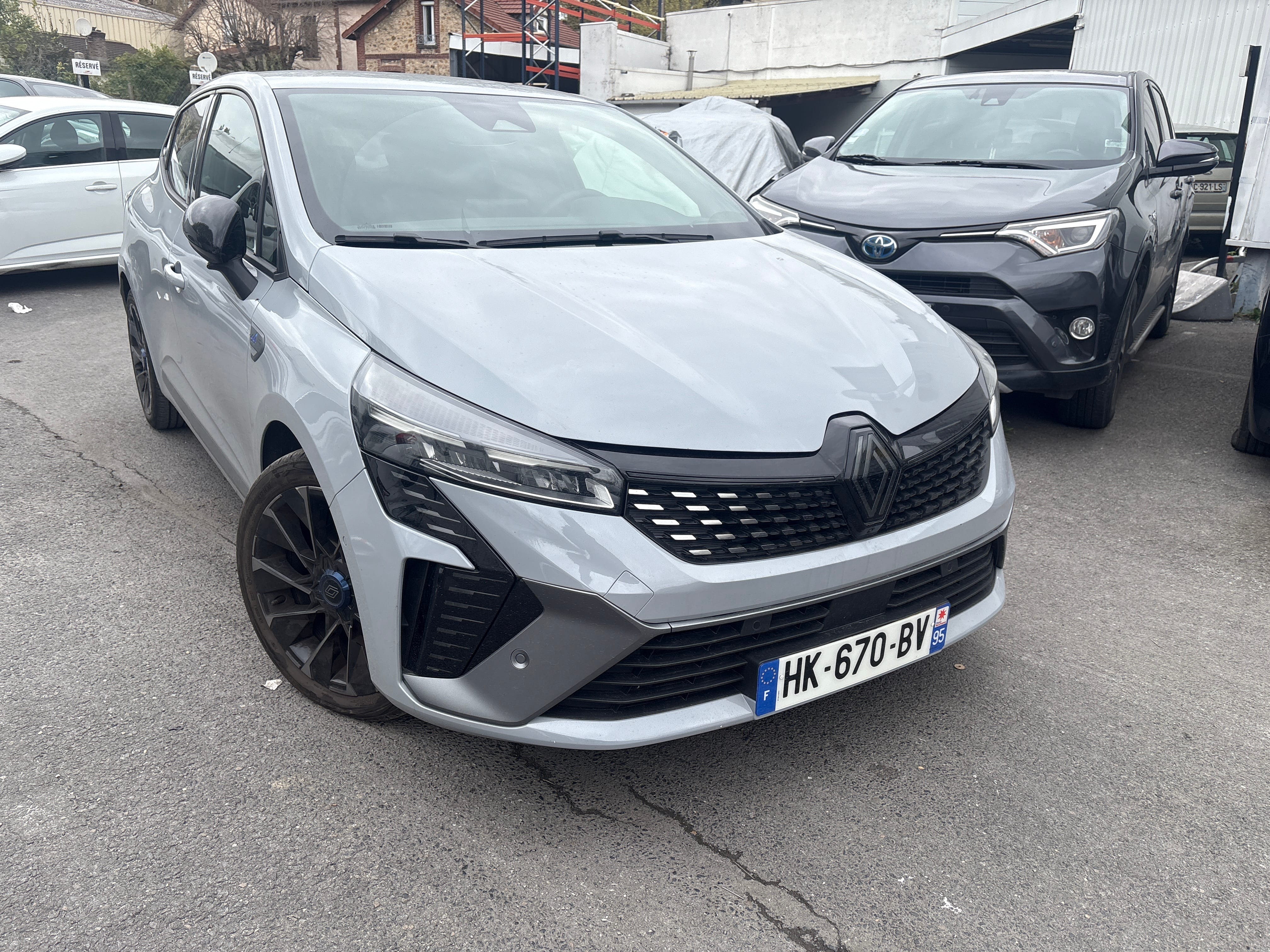 Renault Clio, 2024, Essence 95 / Électrique (hybride), automatique