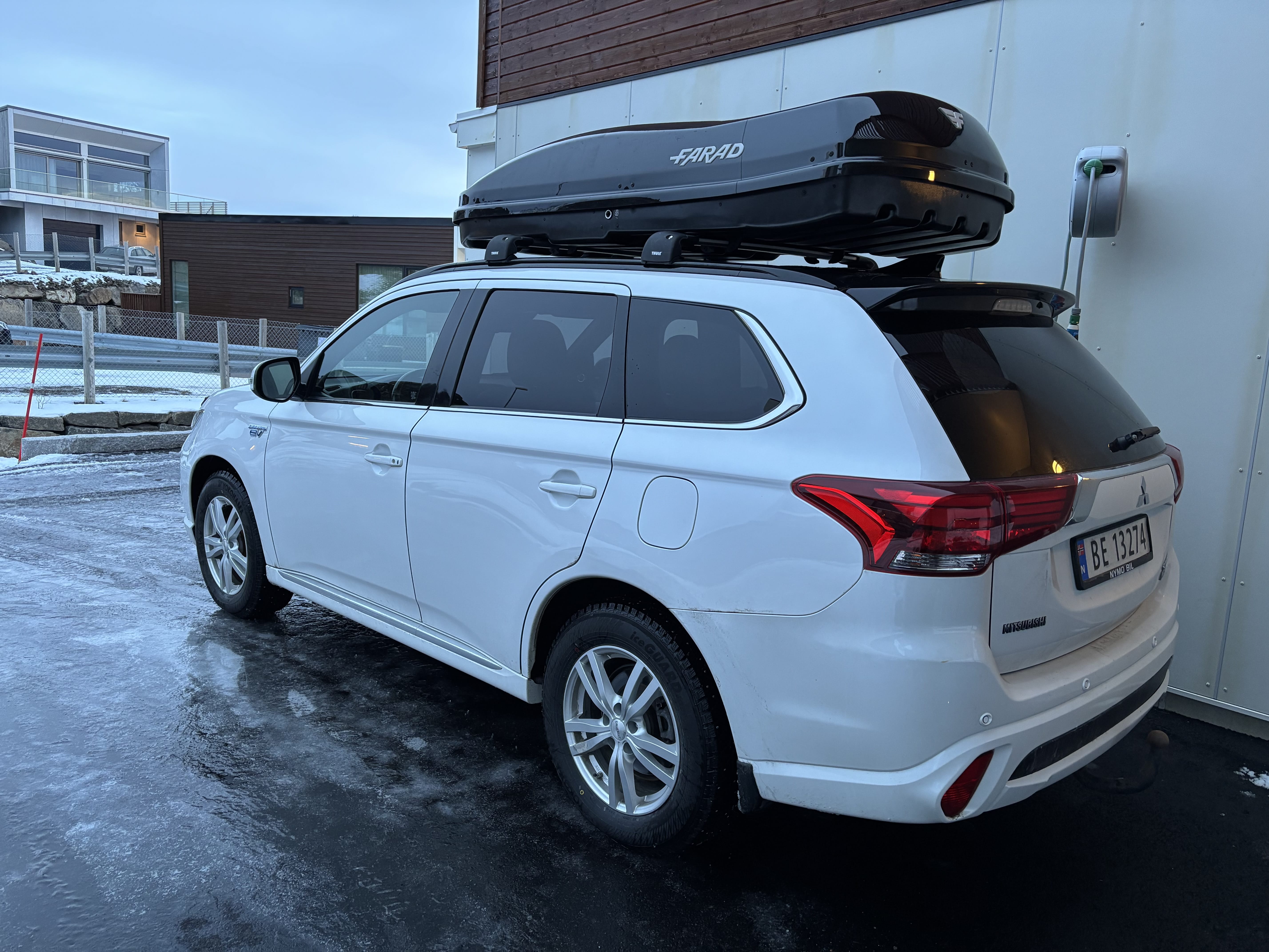 Mitsubishi Outlander PHEV MOTION with Cruise control