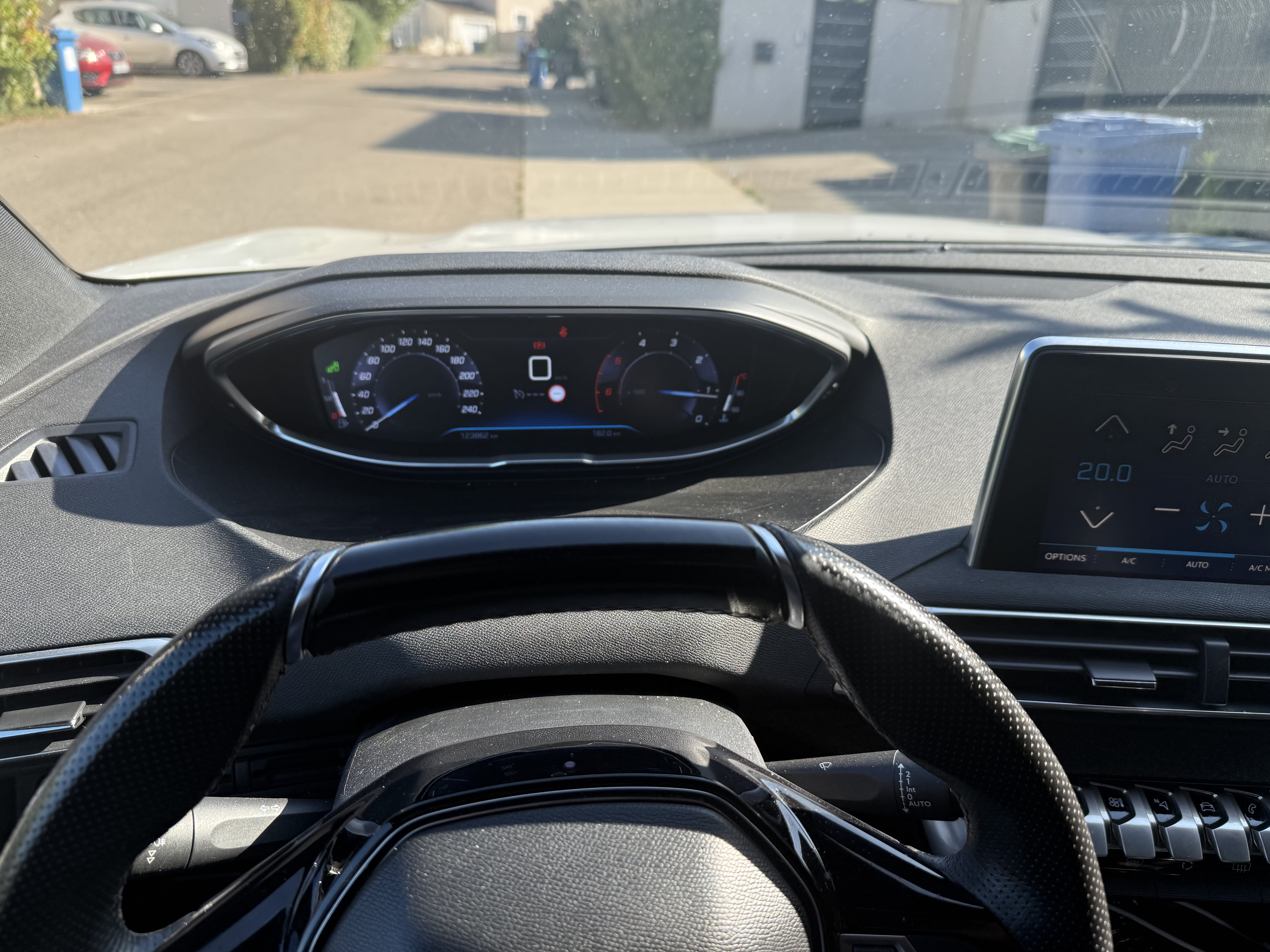 Peugeot 3008 2l hdi avec GPS