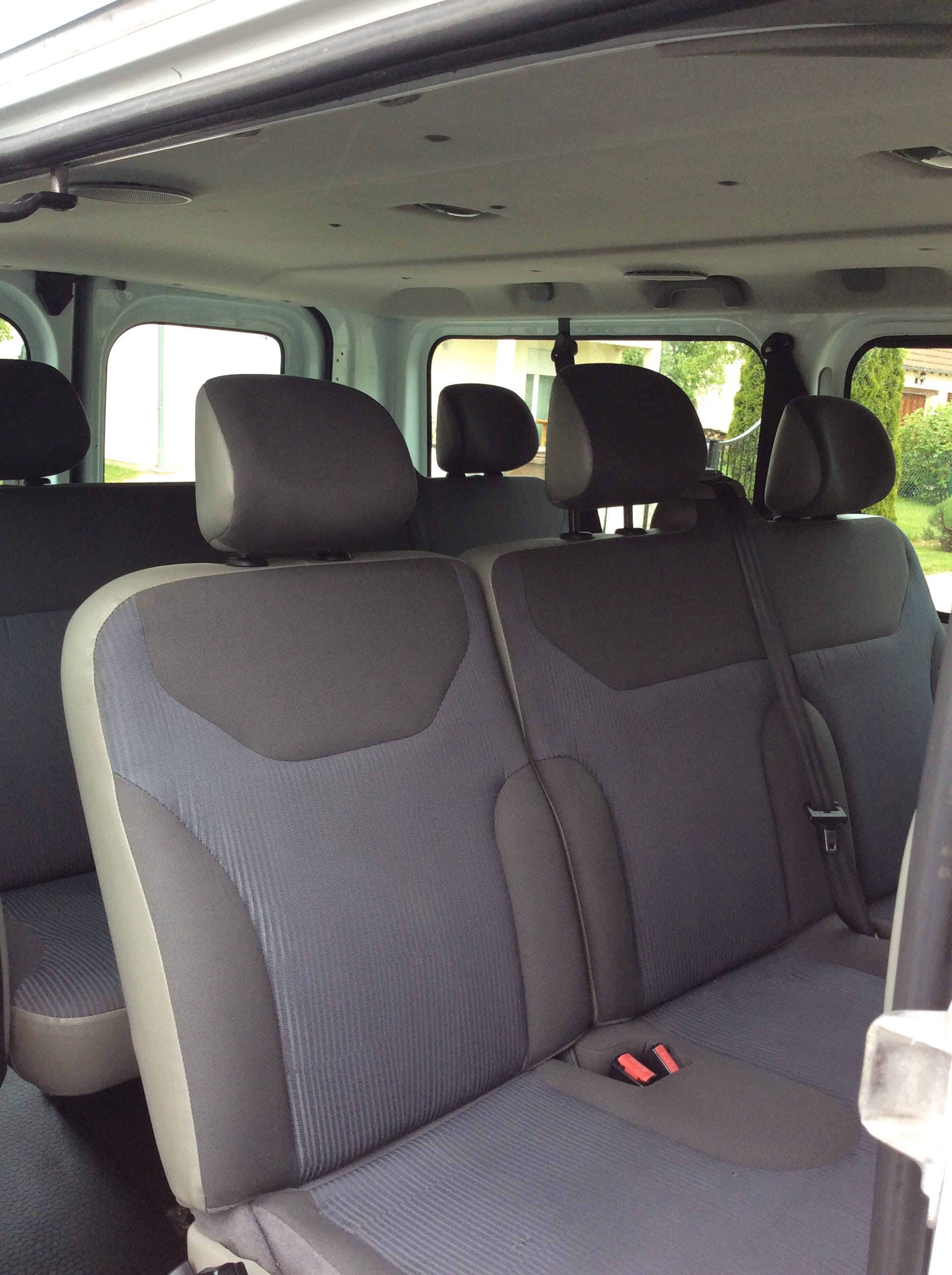 Opel Vivaro Combi avec Pneus neige