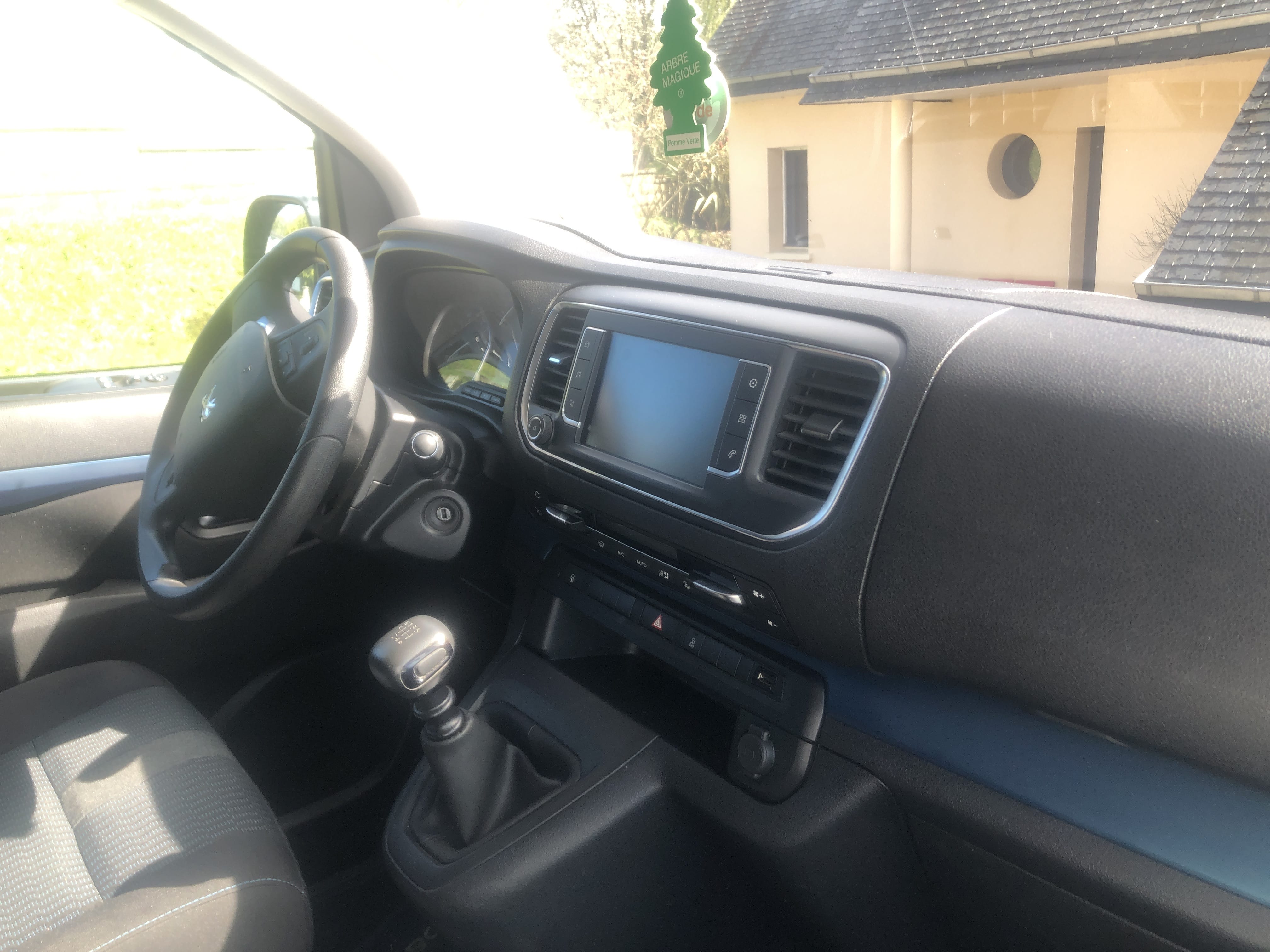 Peugeot Traveller avec GPS