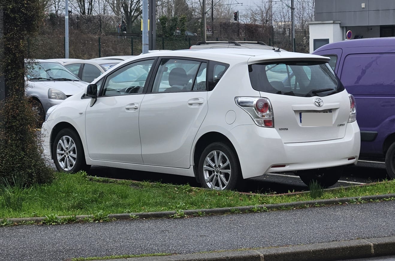 Toyota Verso 2.0 D-4D - Sky View - Toutes Options avec Régulateur de vitesse