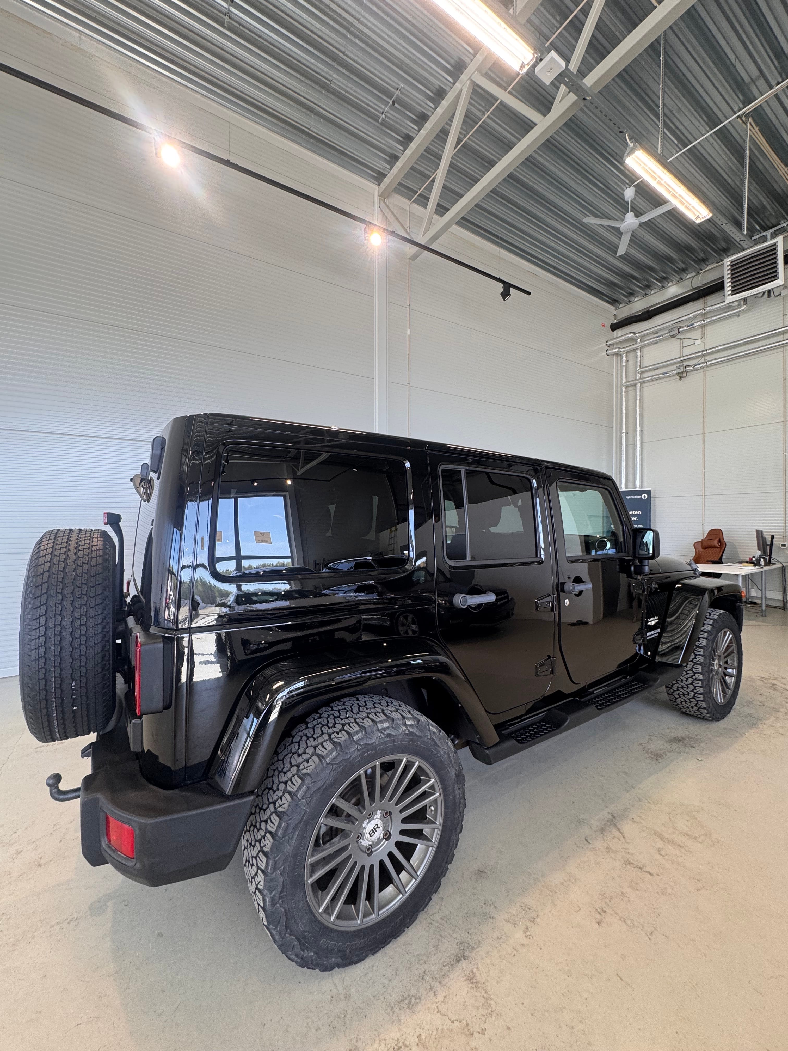 Jeep Wrangler 2.8 CRD Sahara mit Navigationsgerät